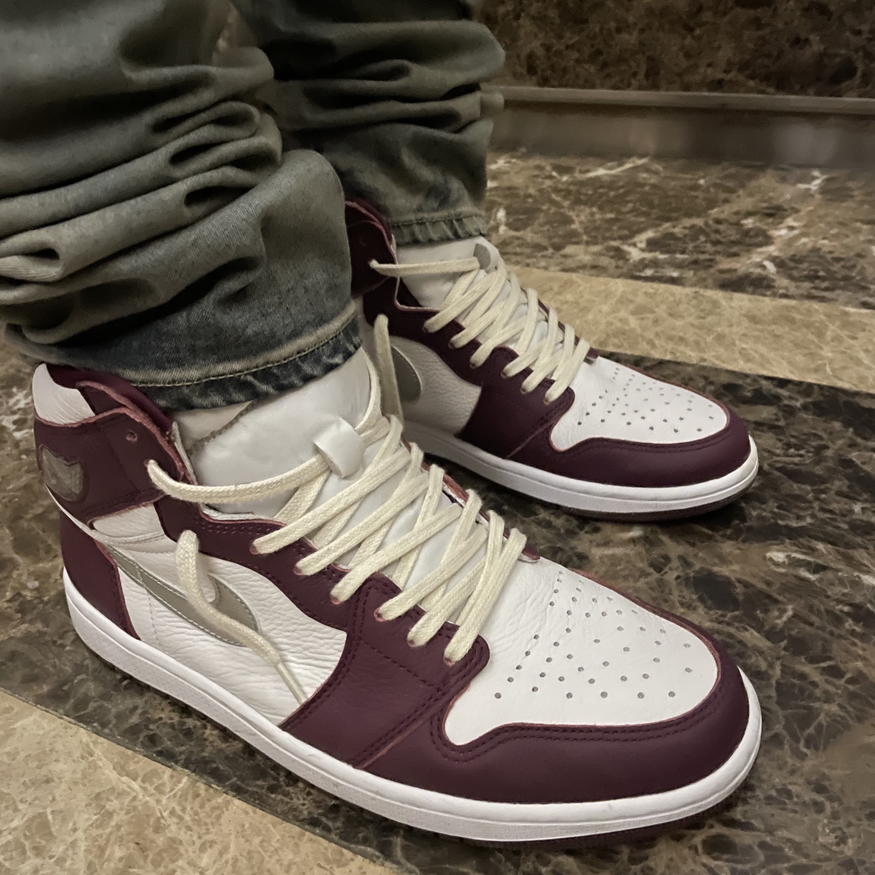 Jordan 1 Retro High OG Bordeaux, Stussy x CDG Canvas Bucket Hat 착용 스타일 - 2