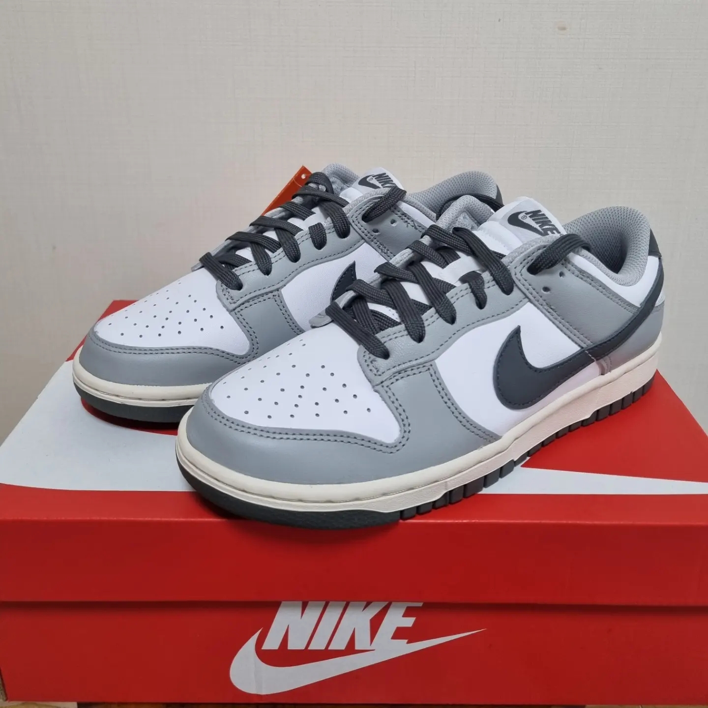 (W) Nike Dunk Low Light Smoke Grey 착용 스타일 - 3