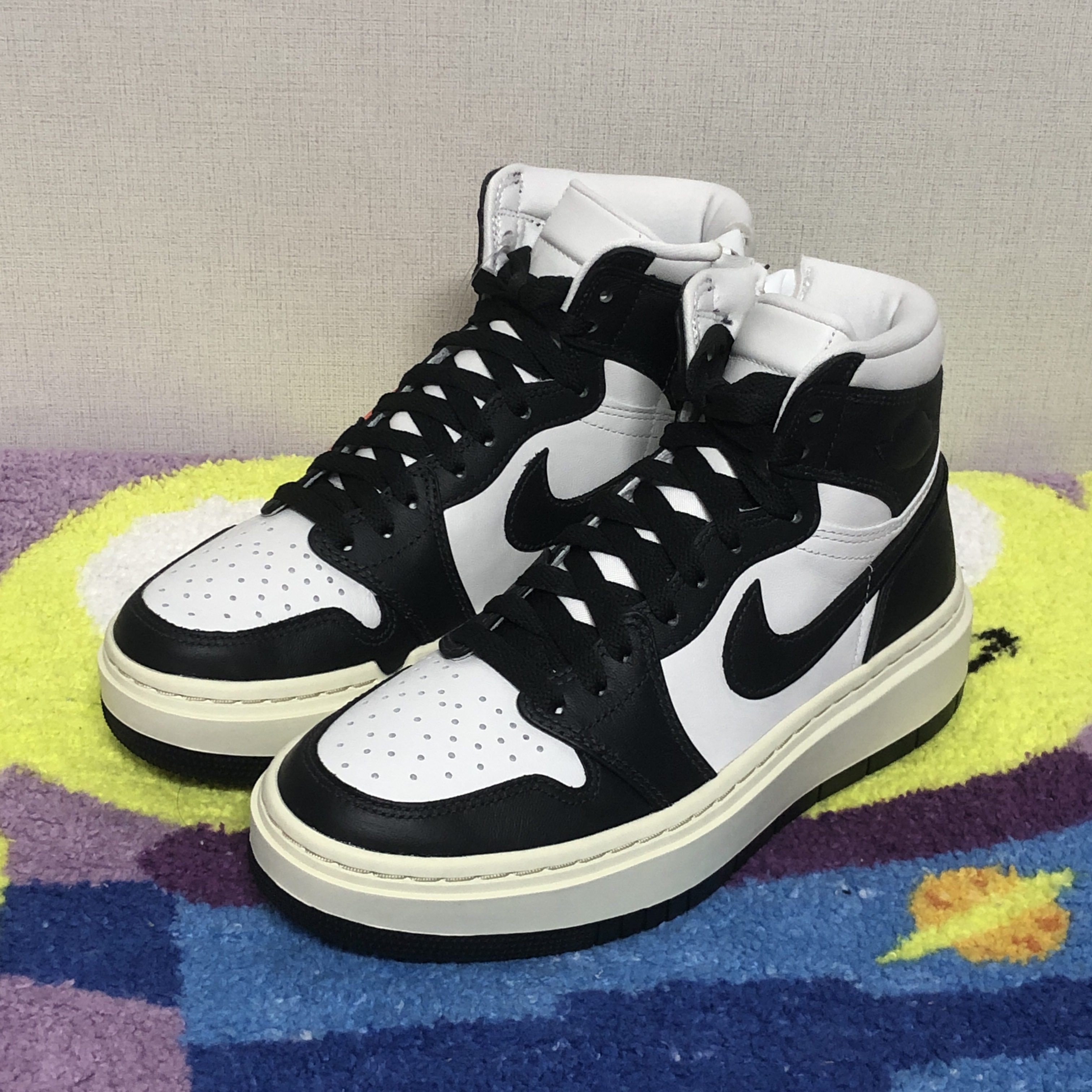 (W) Jordan 1 Elevate High Dark Ash 착용 스타일 - 3