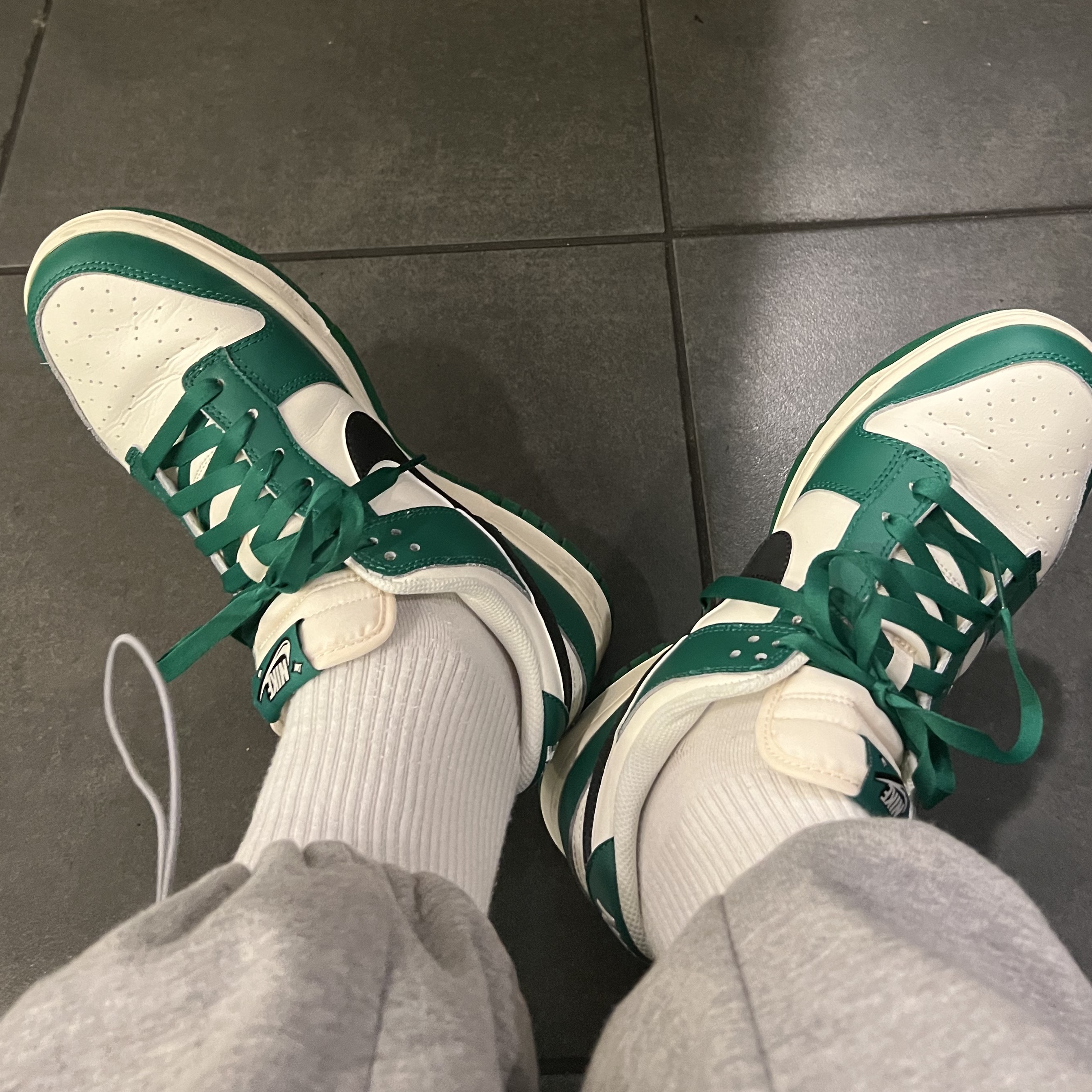 Nike Dunk Low Retro SE Jackpot Malachite 착용 스타일