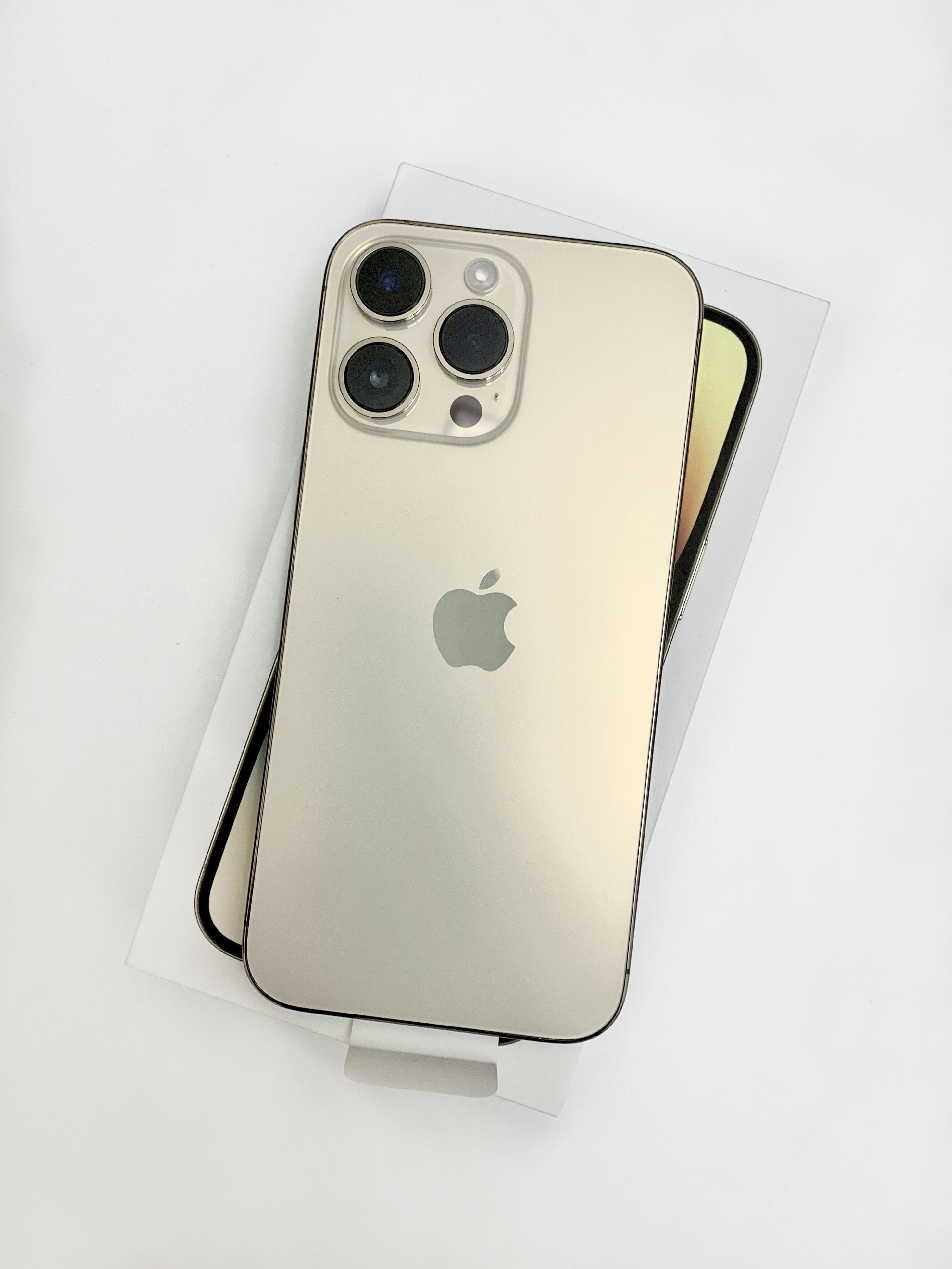 Apple iPhone 14 Pro Max 1TB Gold (Korean Ver.) 착용 스타일 - 1