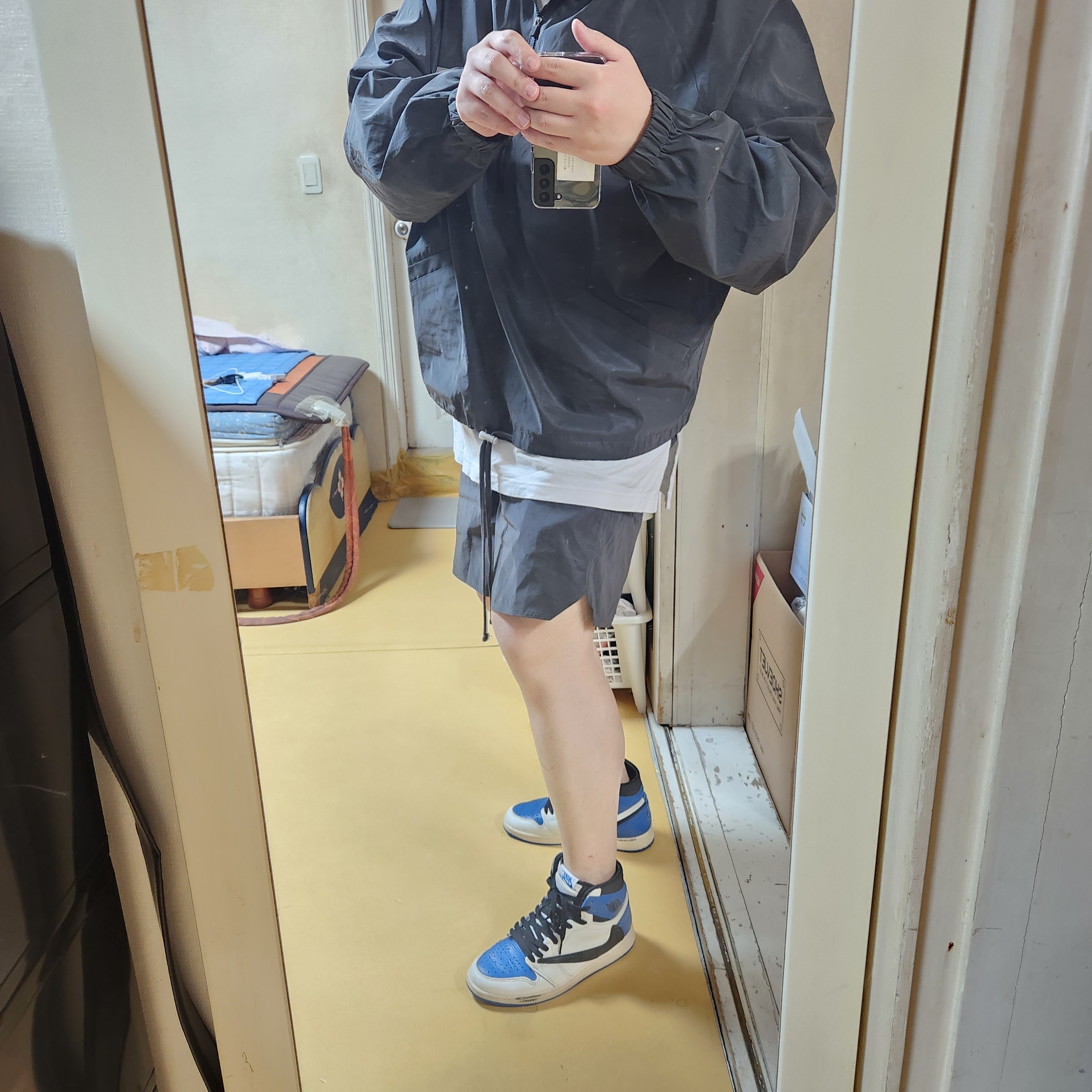 Jordan 1 x Travis Scott x Fragment Retro High OG SP Military Blue, Essentials Track Jacket Iridescent - 20SS 착용 스타일
