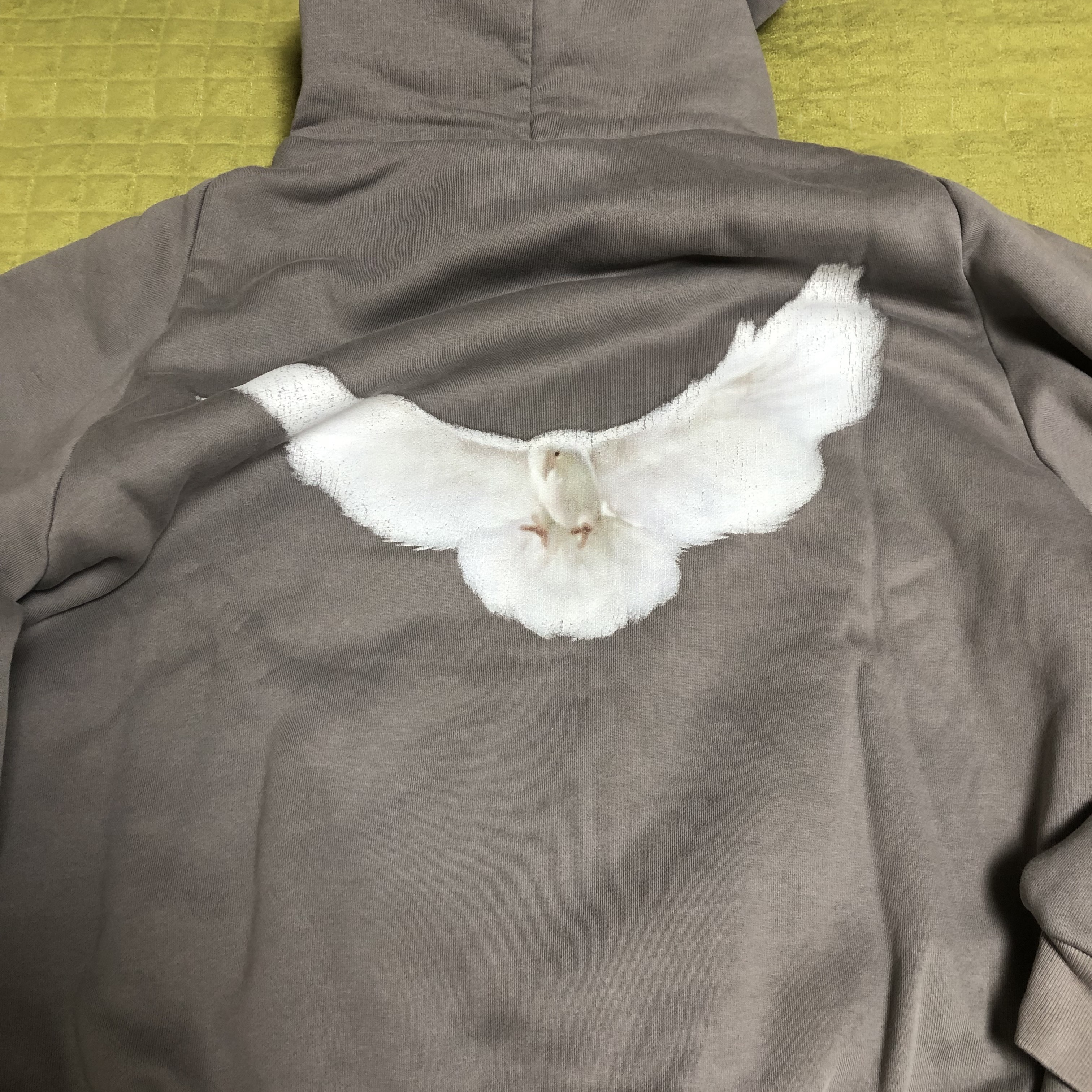 Yeezy Gap Engineered By Balenciaga Dove Shrunken Hoodie Gray 착용 스타일 - 2