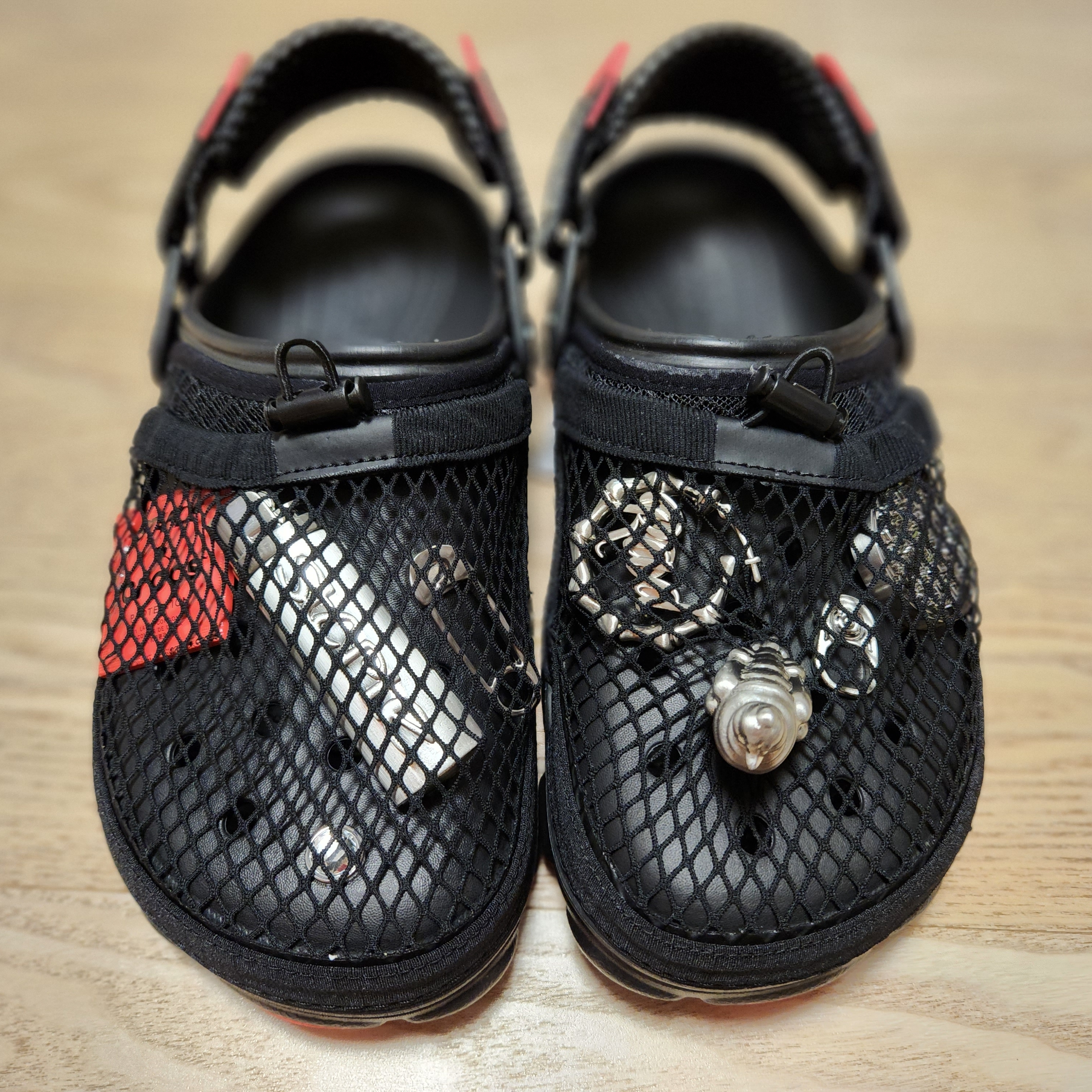 Crocs x Staple Classic All Terrain Clog Black 착용 스타일