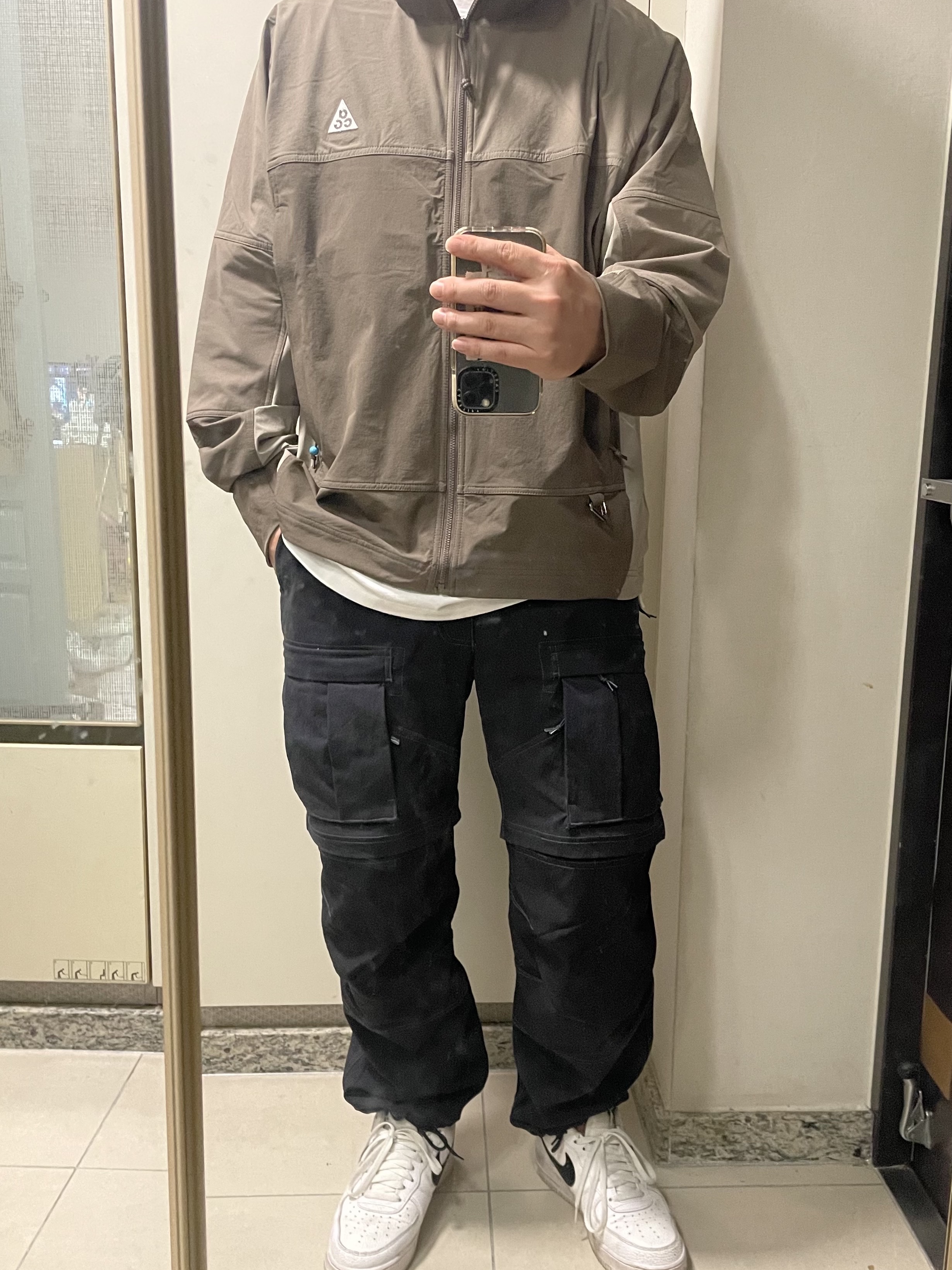 Nike NRG Solo Swoosh Full Zip Hoodie Dark Grey Heather - Asia, Nike ACG Smith Summit Cargo Pants Black Summit White - Asia 착용 스타일 - 2