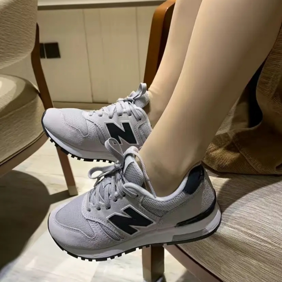 New Balance 565 Cloud Grey 착용 스타일 - 2