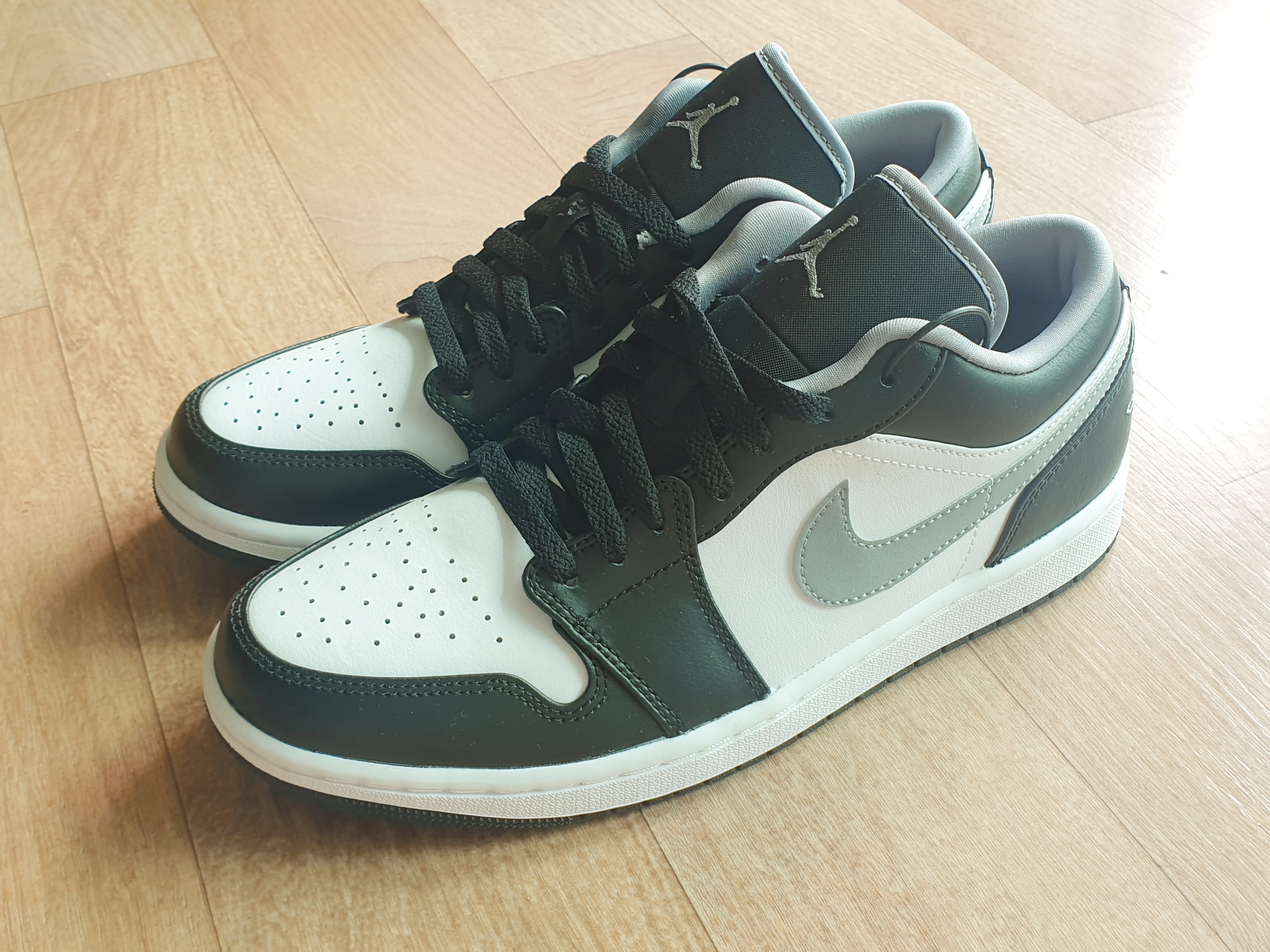 Jordan 1 Low Black Particle Grey 착용 스타일 - 4