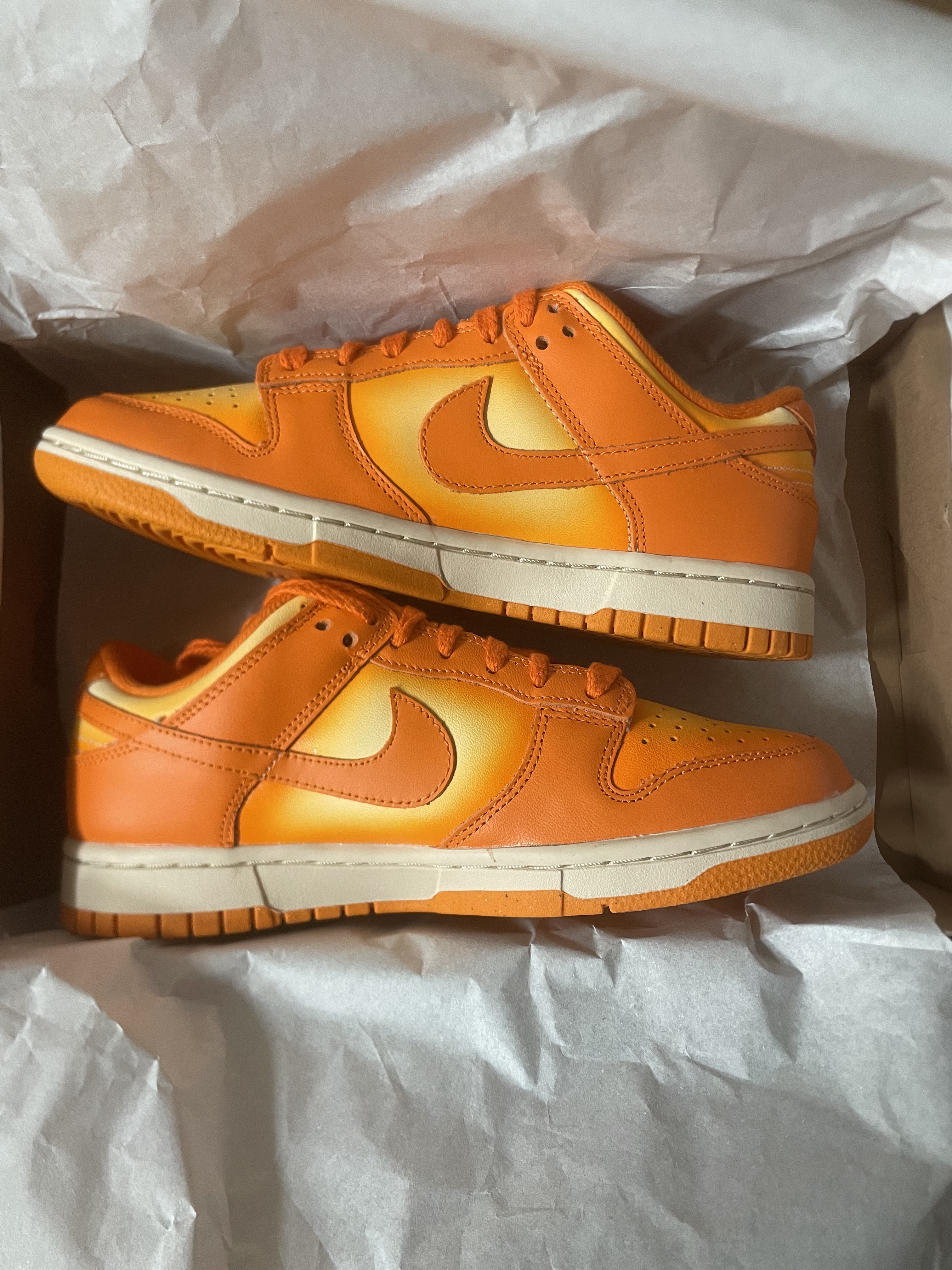 (W) Nike Dunk Low Magma Orange 착용 스타일 - 2