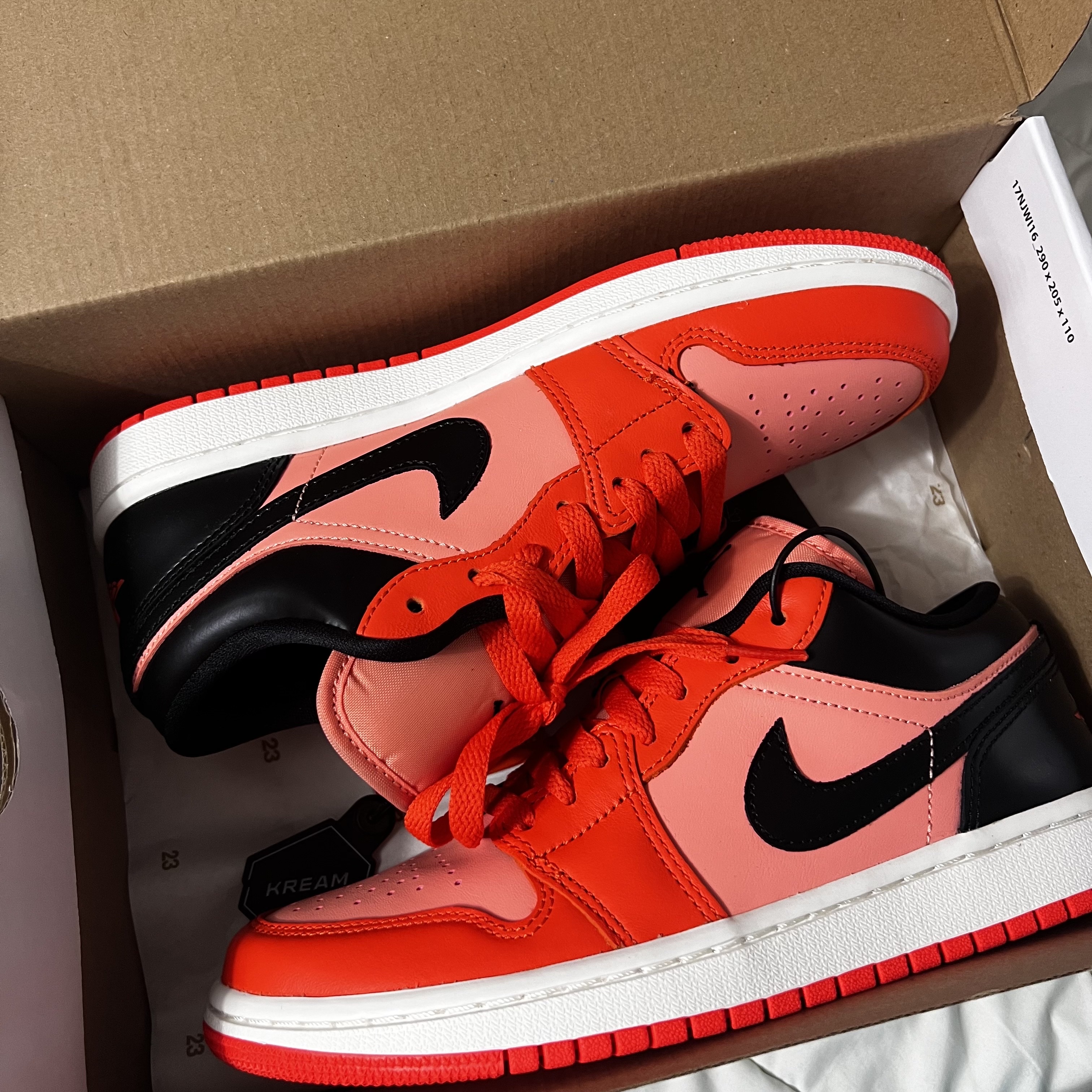(W) Jordan 1 Low SE Rush Orange Black 착용 스타일 - 5