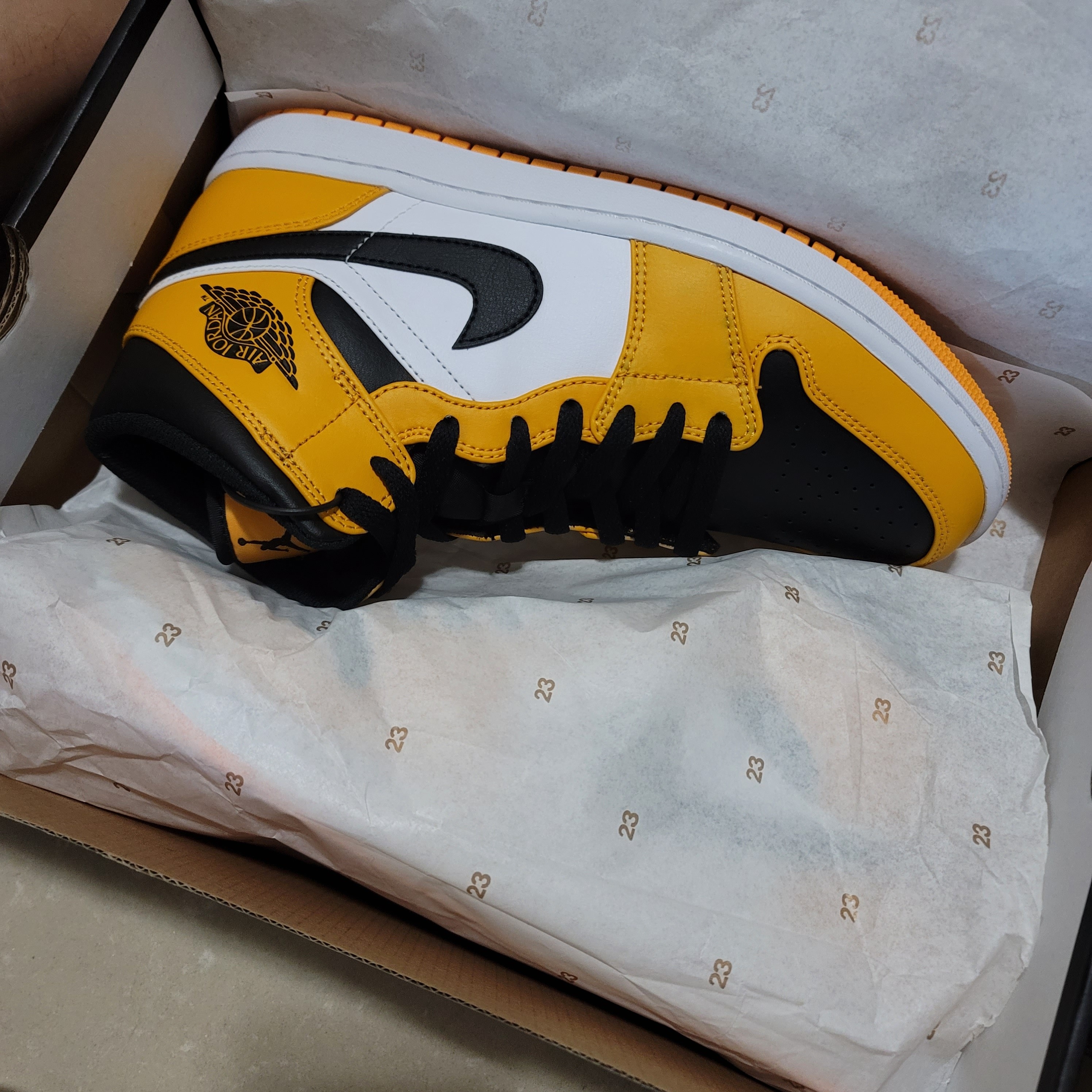 Jordan 1 Mid Taxi, Nike Dunk Low Retro Black 착용 스타일 - 3