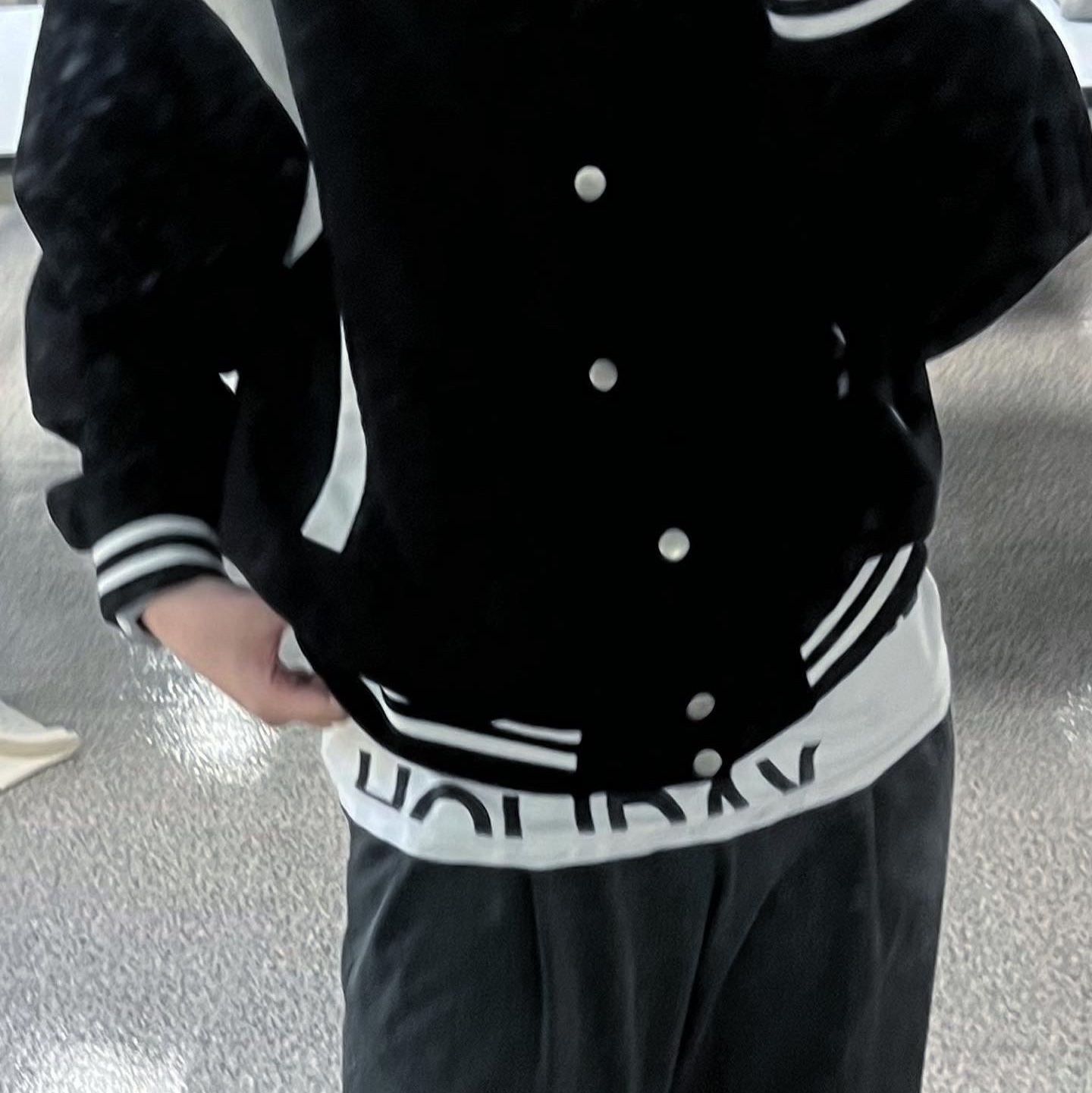 (GS) Jordan 1 Low Black Particle Grey 착용 스타일 - 2