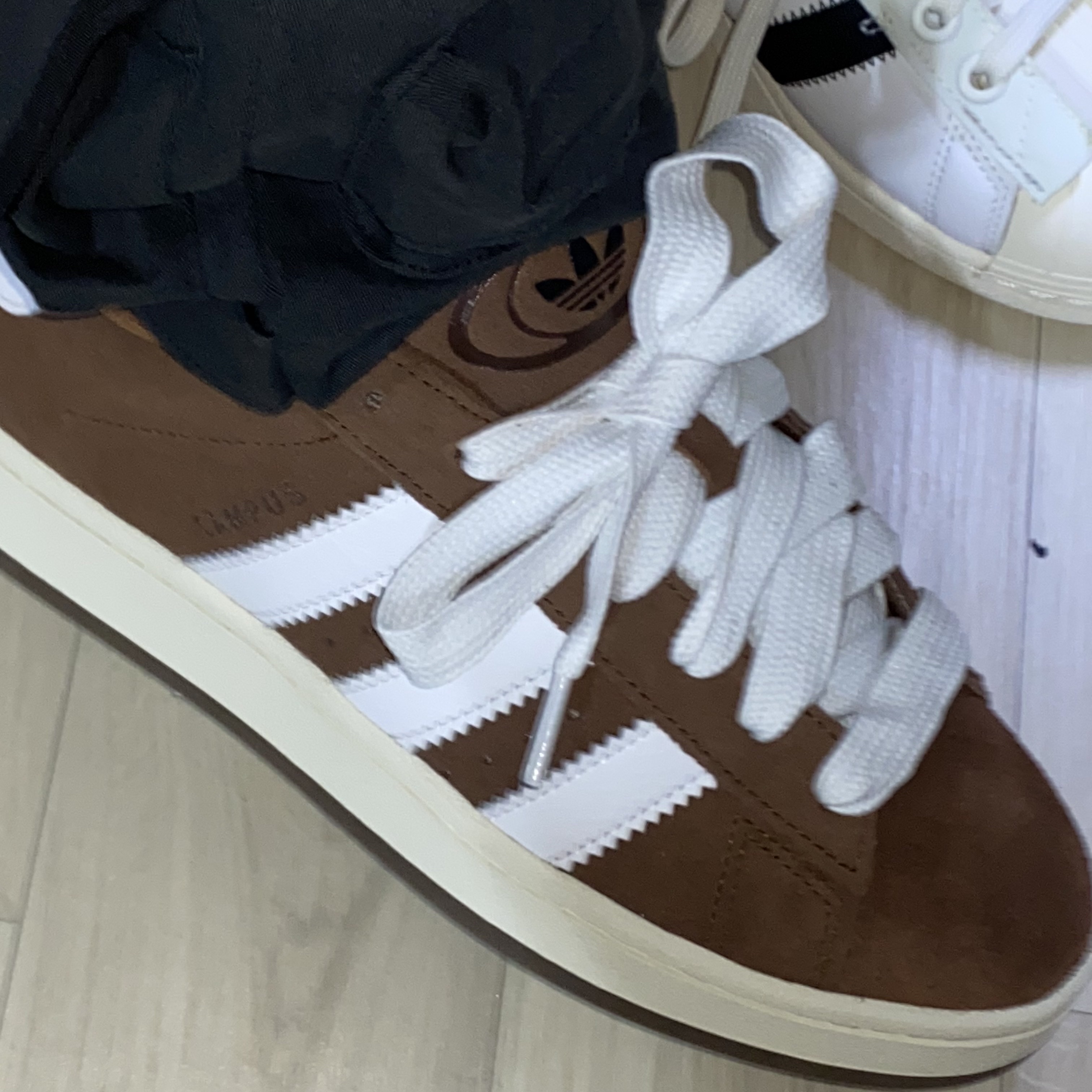 Adidas Campus 00s Bark Cloud White, Adidas x Parley Superstar White 착용 스타일 - 3