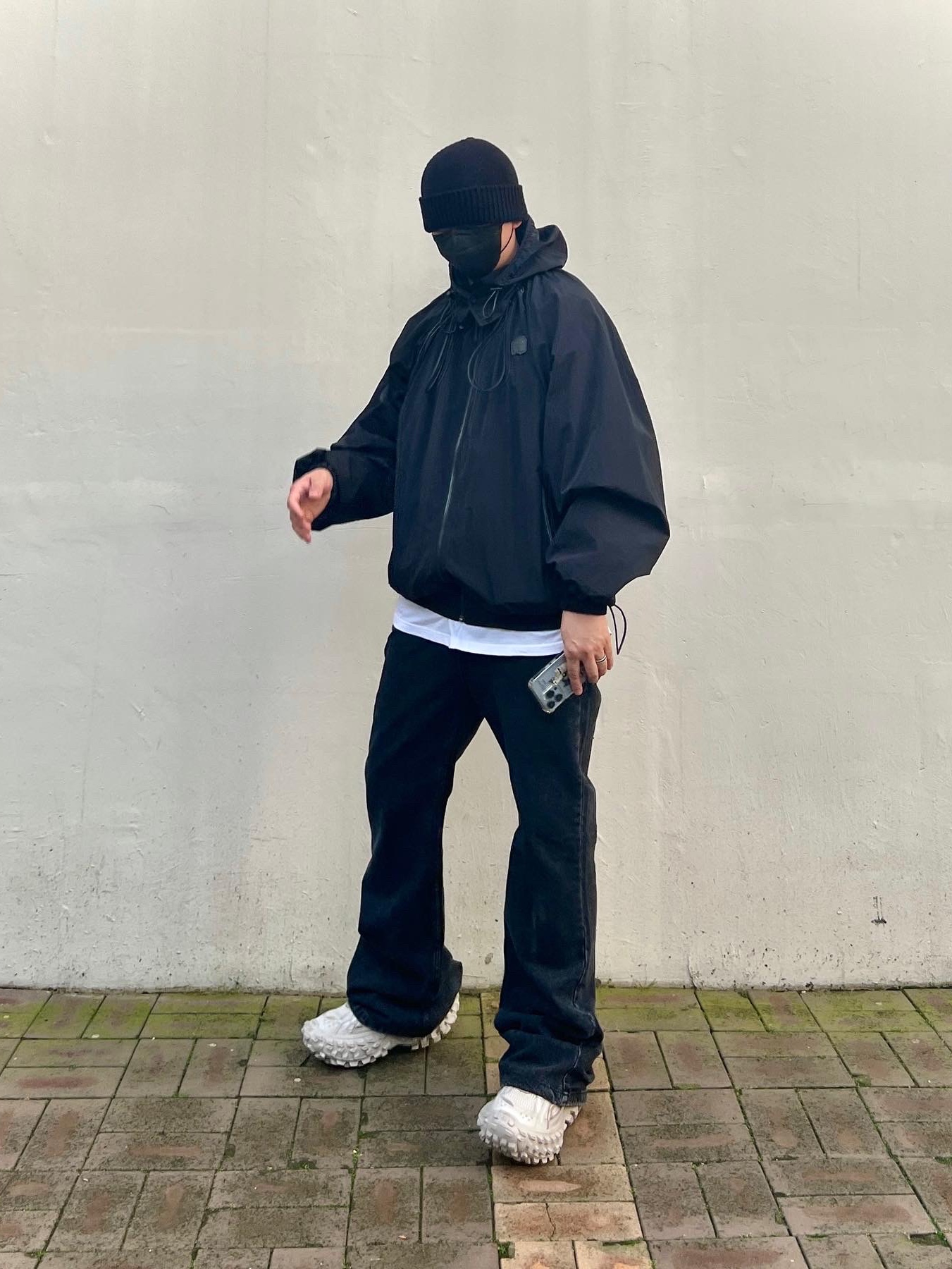 Balenciaga Defender Sneakers Beige 착용 스타일 - 1