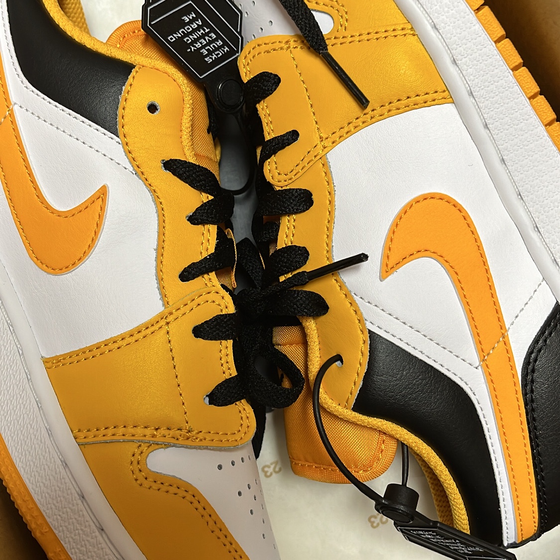 (GS) Jordan 1 Low Taxi 착용 스타일 - 1