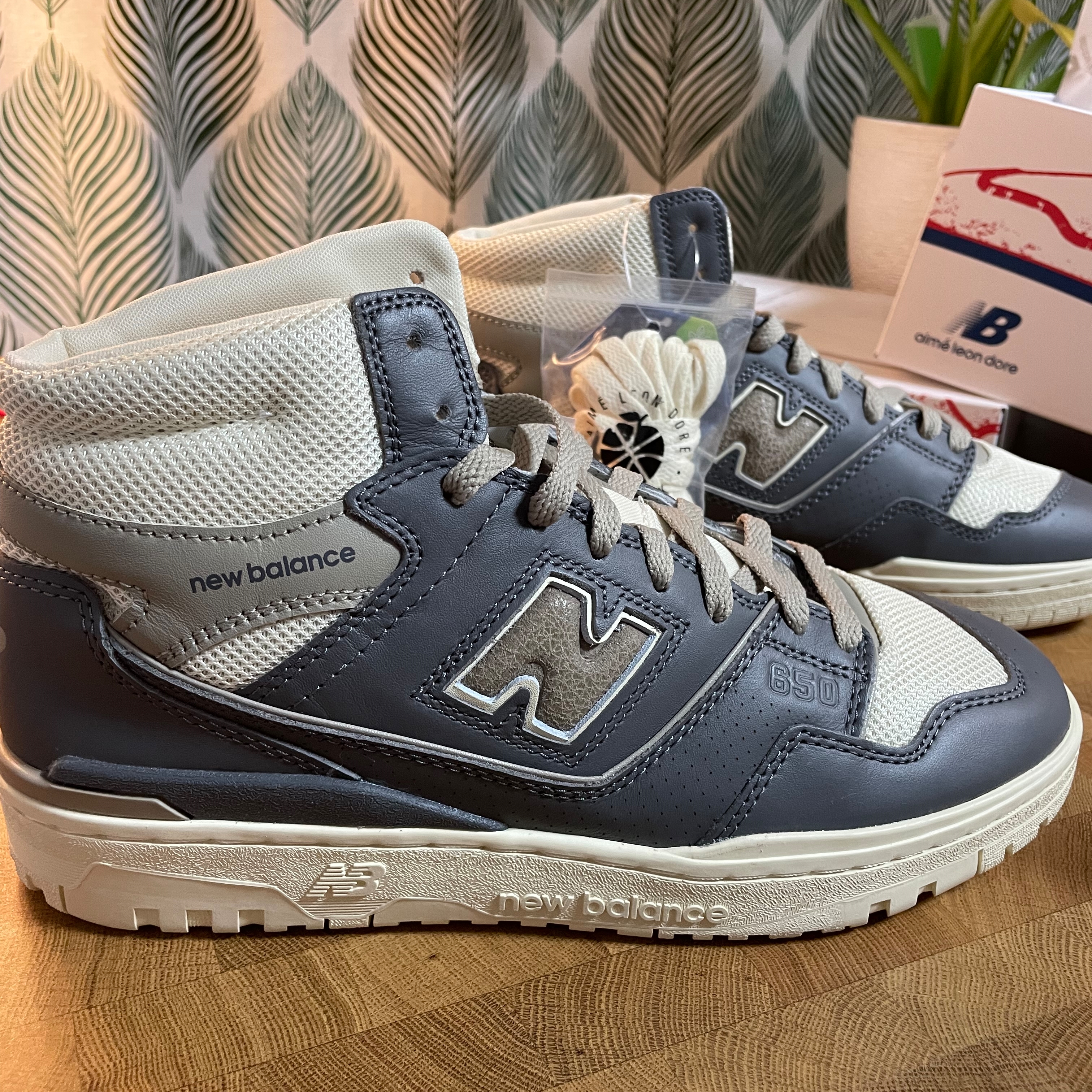 New Balance x Aime Leon Dore 650R Dark Grey 착용 스타일 - 1