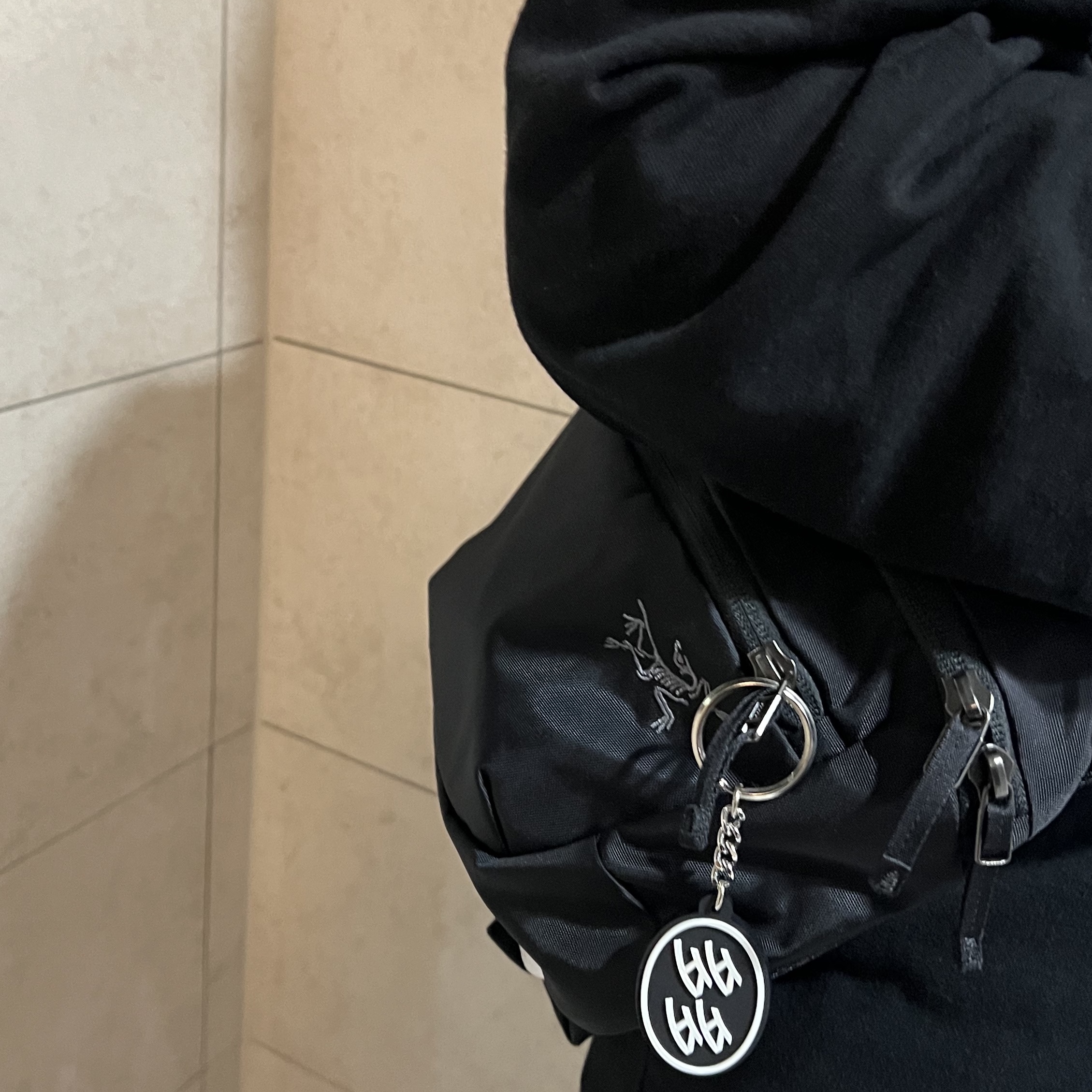 Arc'teryx Mantis 2 Waistpack Black 착용 스타일
