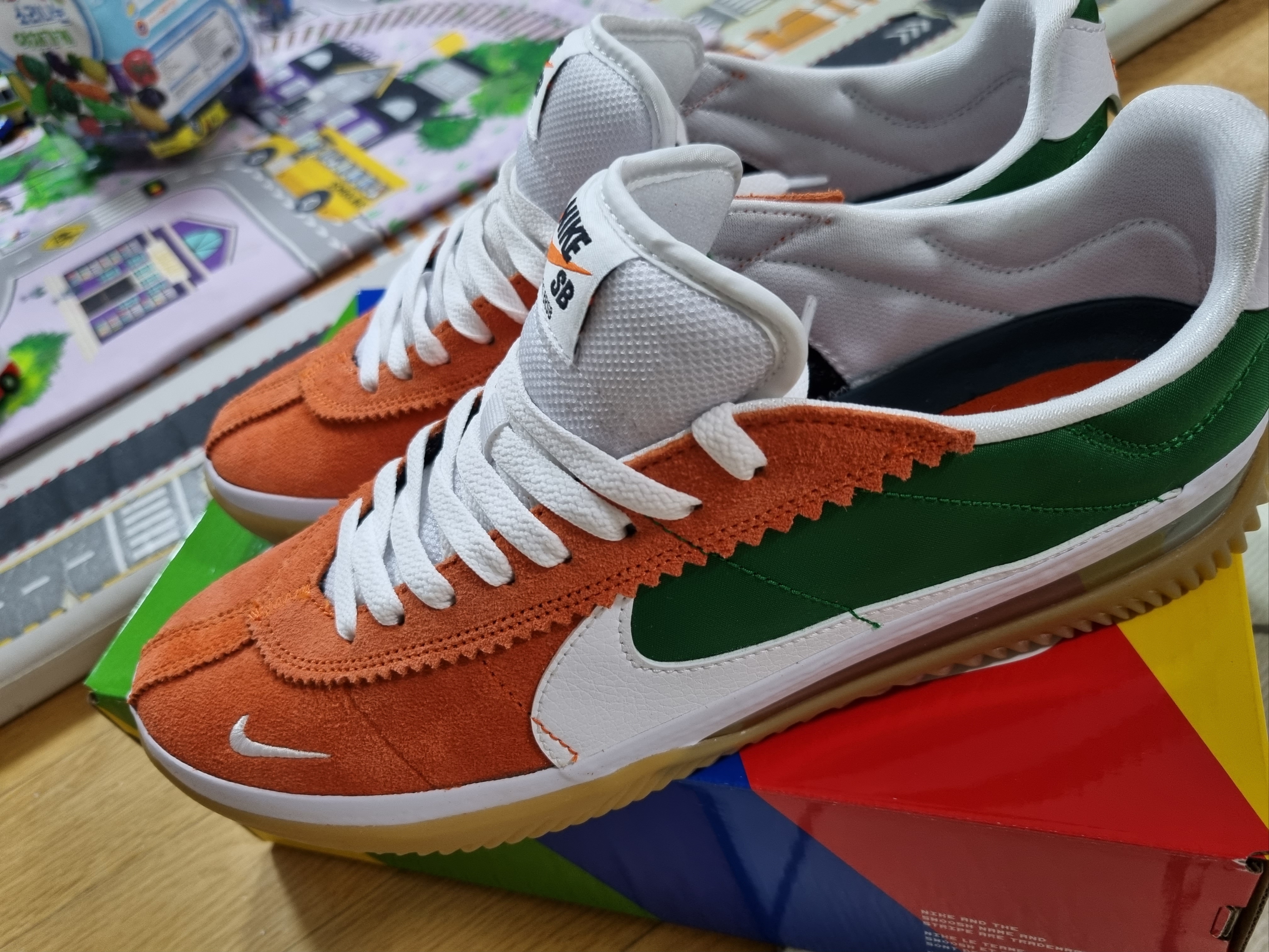 Nike BRSB Deep Orange Pine Green 착용 스타일