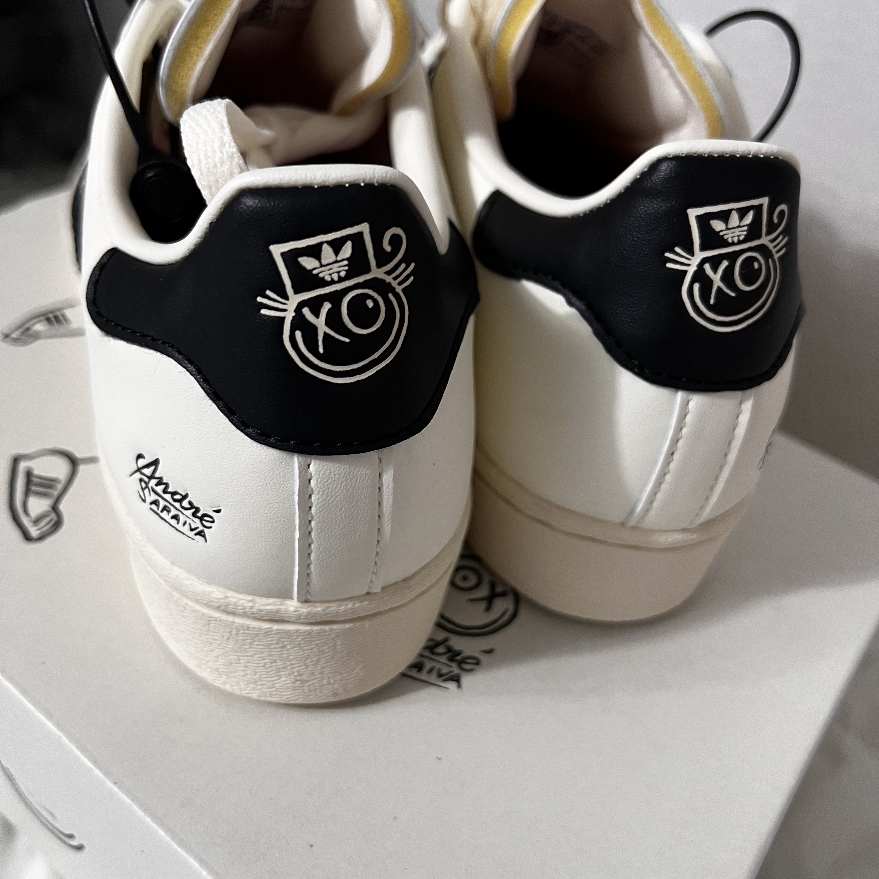 Adidas x Andre Saraiva Superstar Cream White Core Black 착용 스타일 - 2