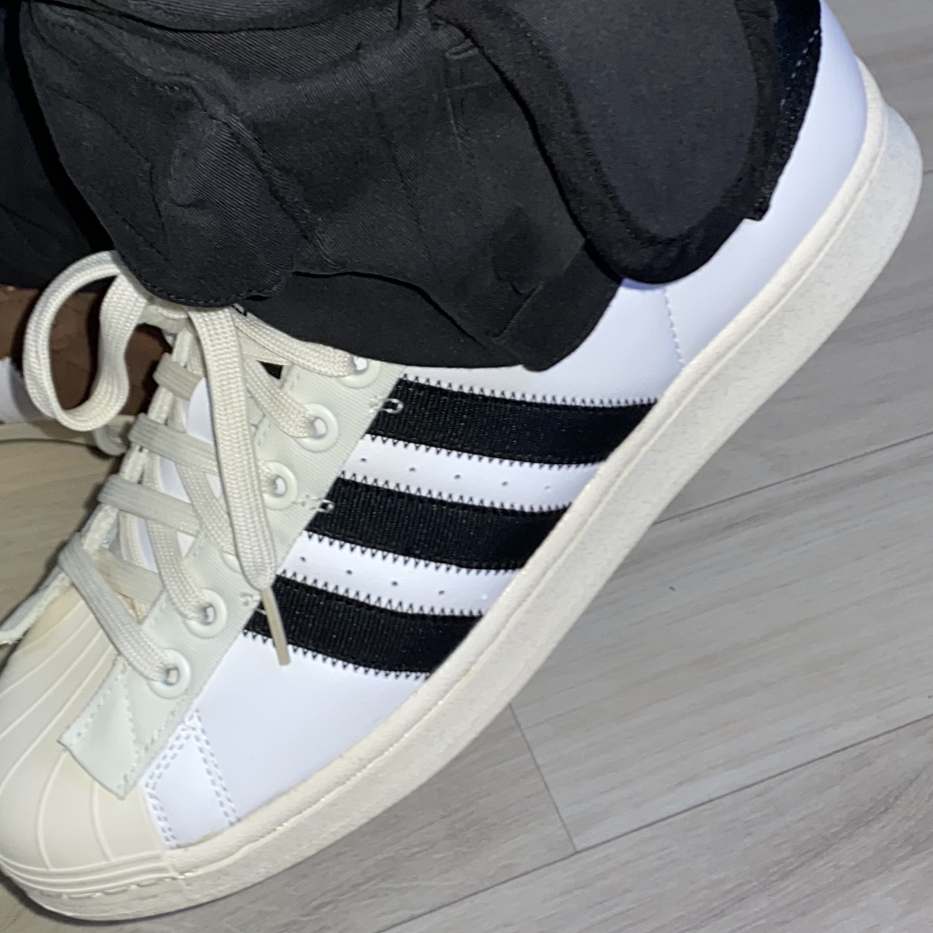Adidas Campus 00s Bark Cloud White, Adidas x Parley Superstar White 착용 스타일 - 2