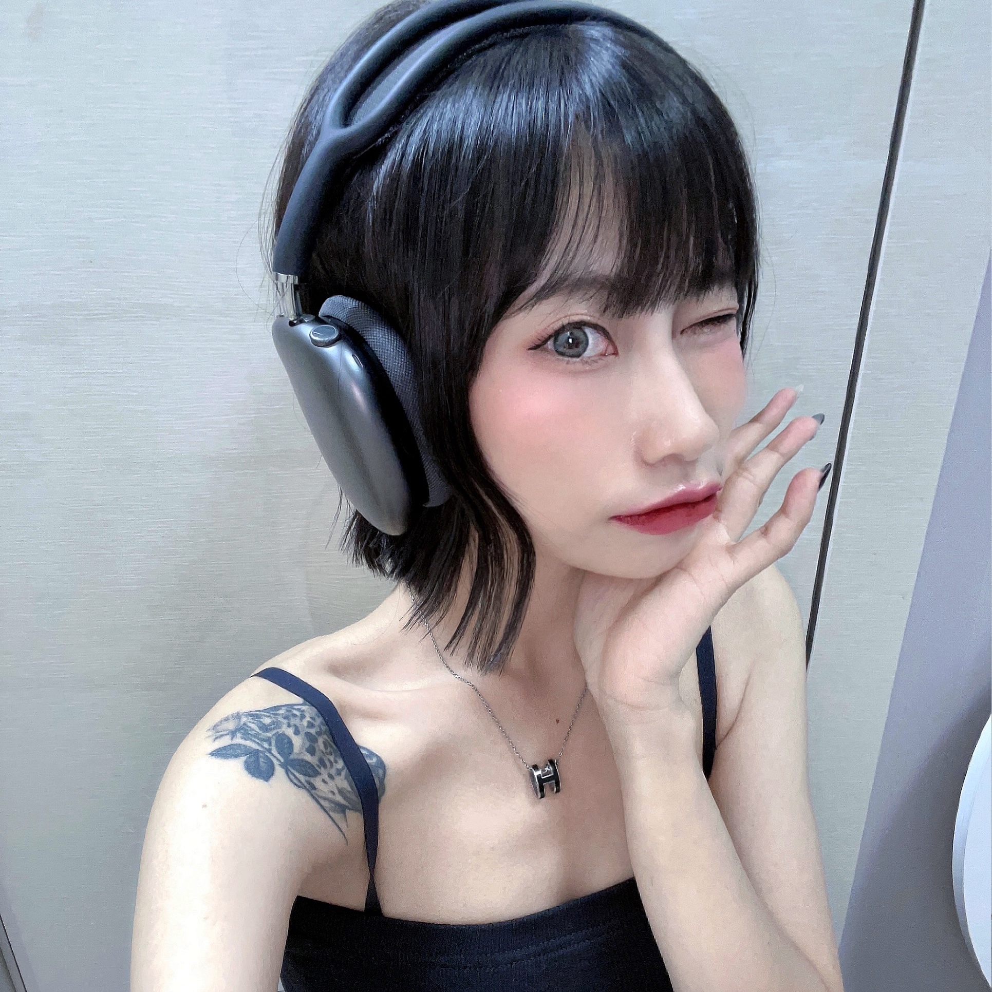 Apple AirPods Max Lightning Space Gray (Korean Ver.) 착용 스타일