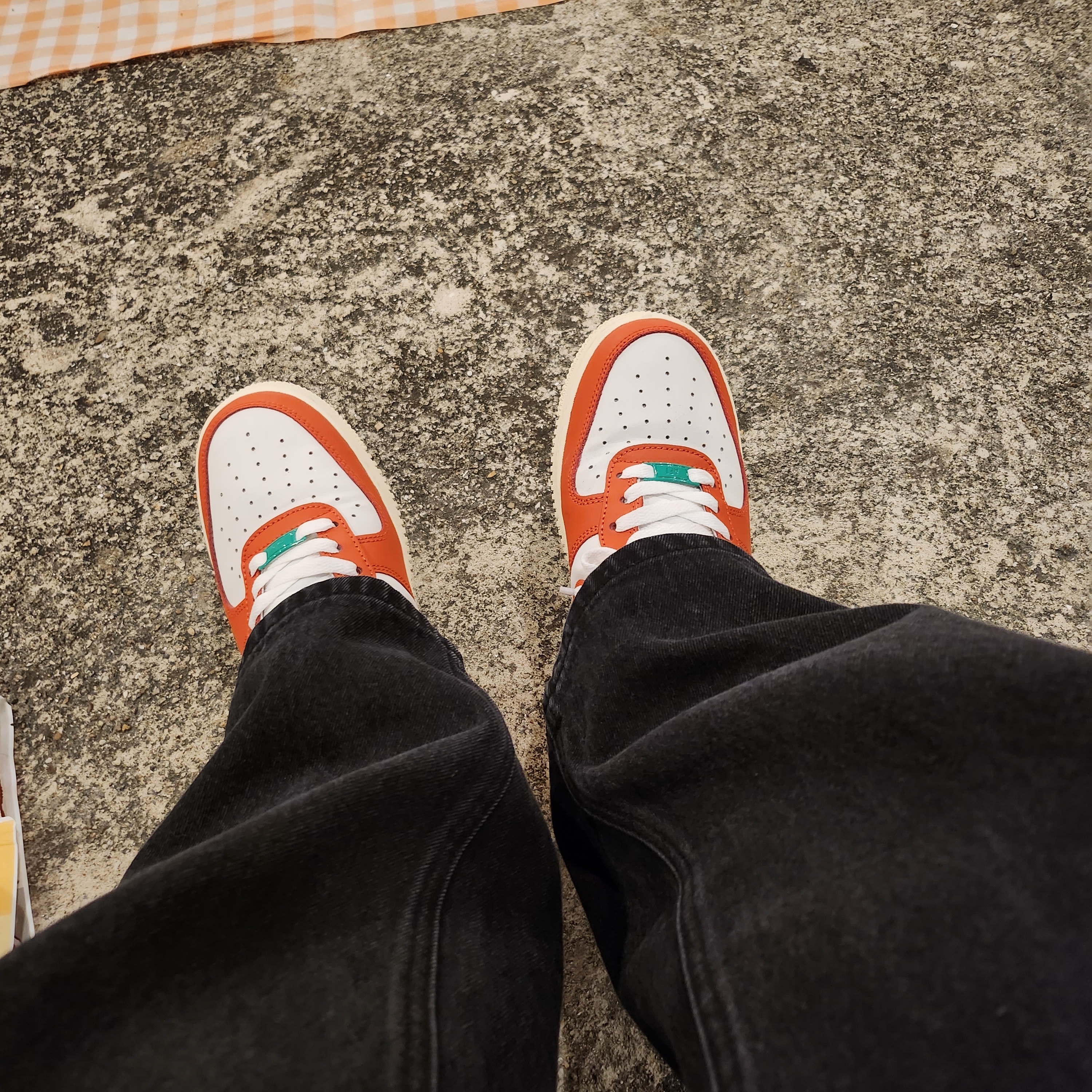 Nike Air Force 1 '07 LV8 Pojangmacha 착용 스타일