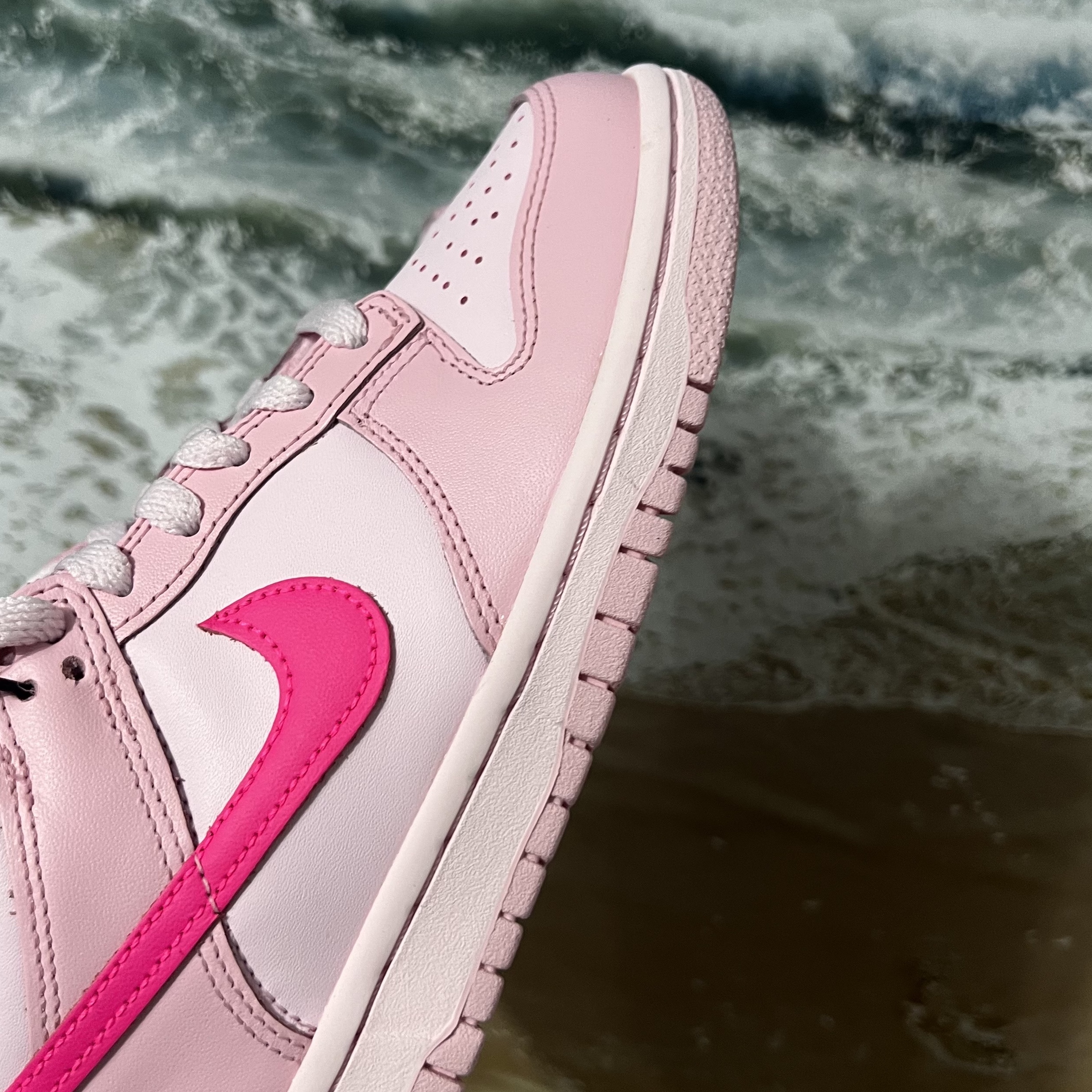 (GS) Nike Dunk Low Triple Pink 착용 스타일 - 4