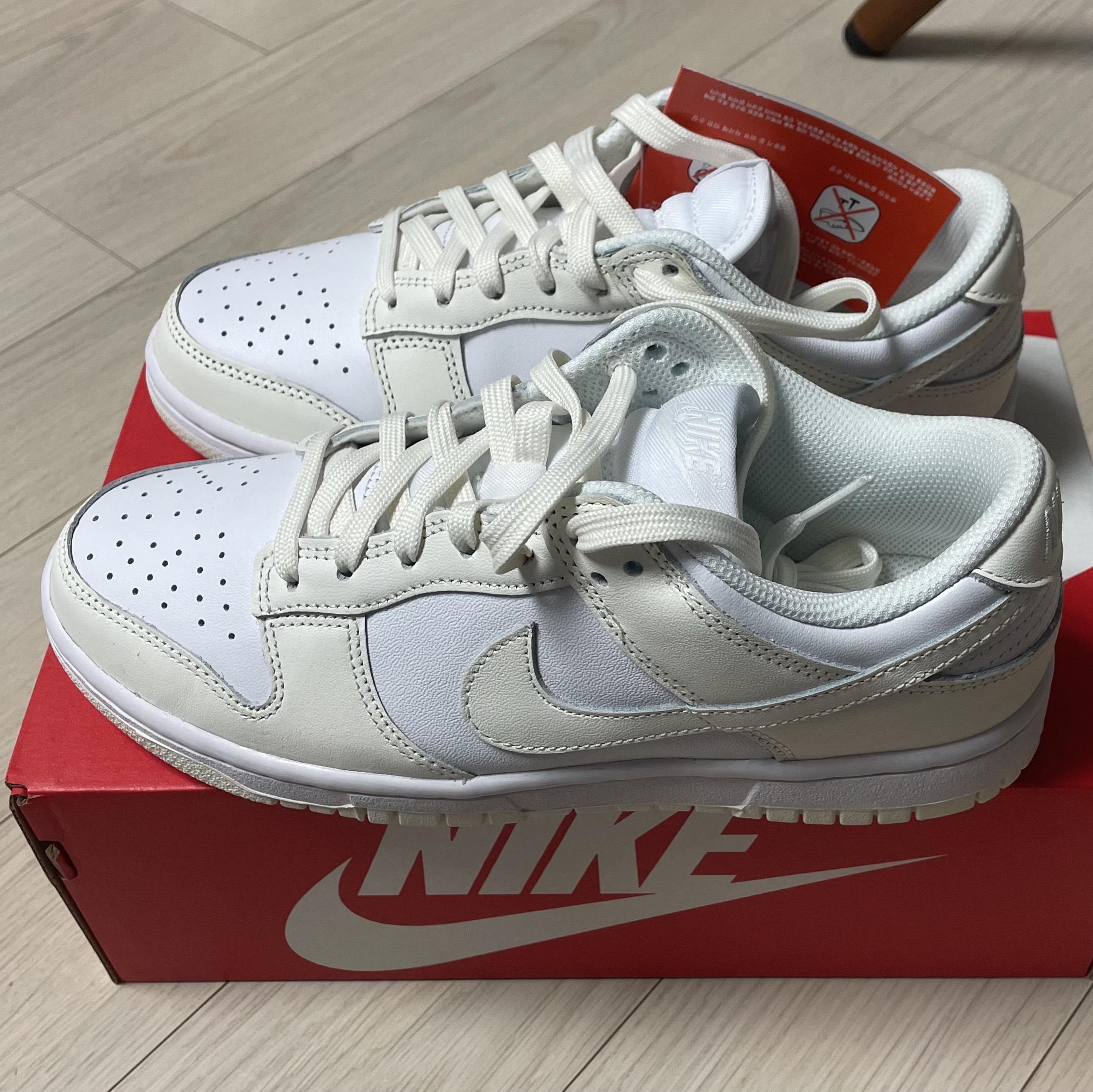 (W) Nike Dunk Low White and Sail 착용 스타일
