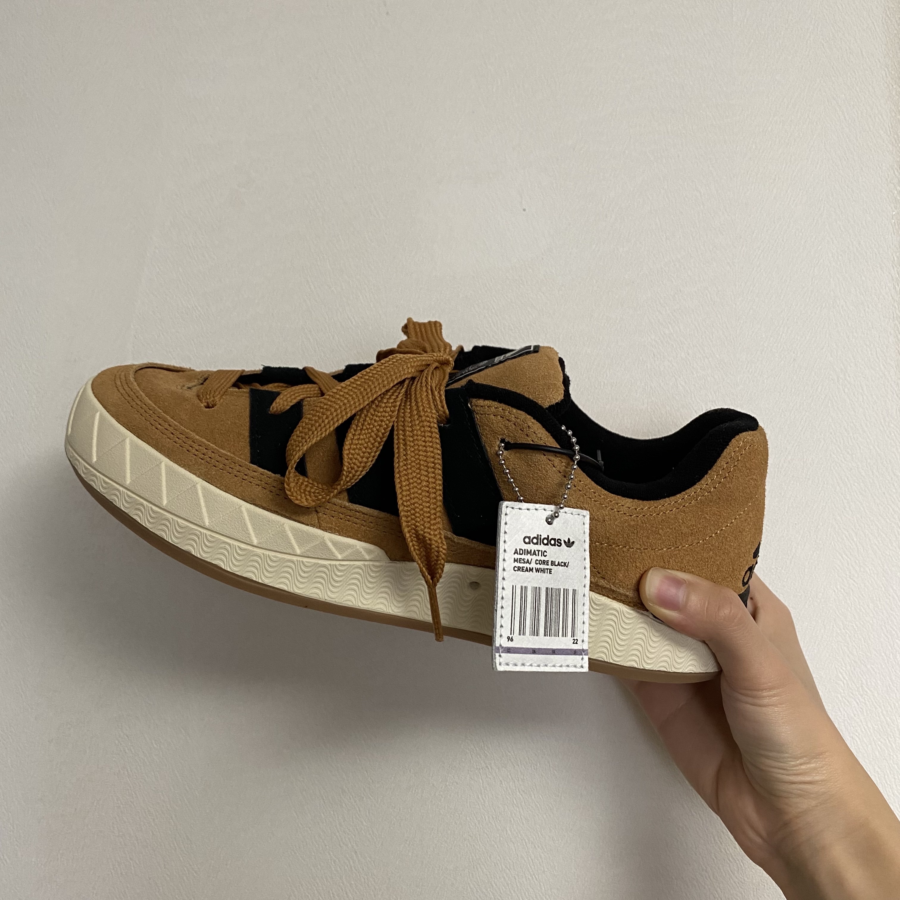 Adidas x Atmos Adimatic OG Shoebox 착용 스타일 - 1