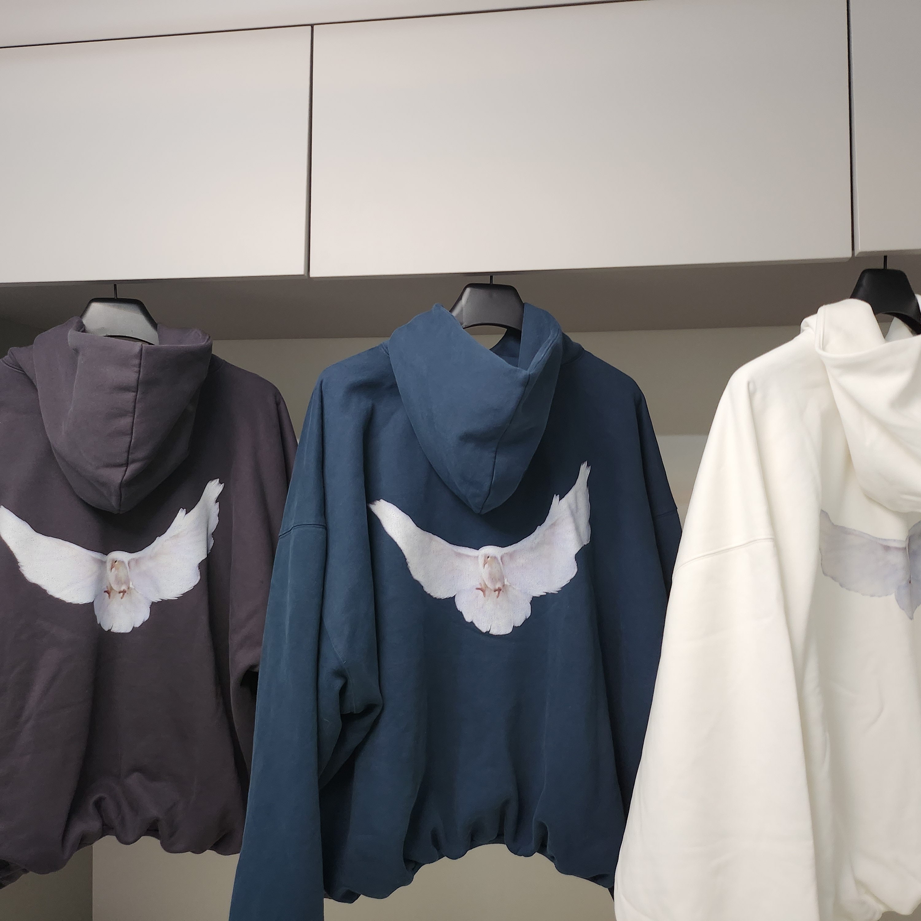 Yeezy Gap Engineered By Balenciaga Dove Hoodie Dark Grey, Yeezy Gap Engineered By Balenciaga Dove Hoodie Dark Blue 착용 스타일 - 2