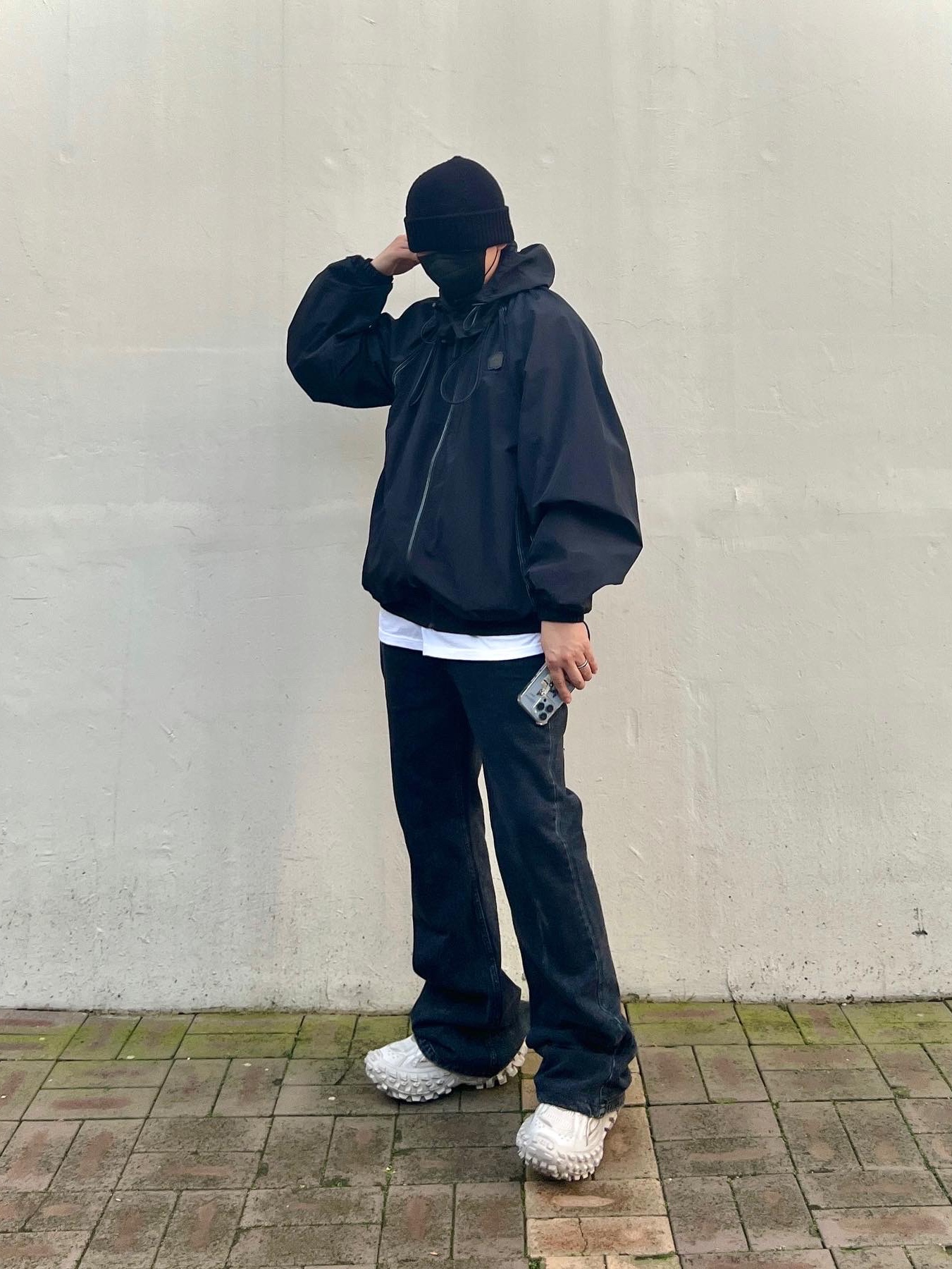 Balenciaga Defender Sneakers Beige 착용 스타일 - 2