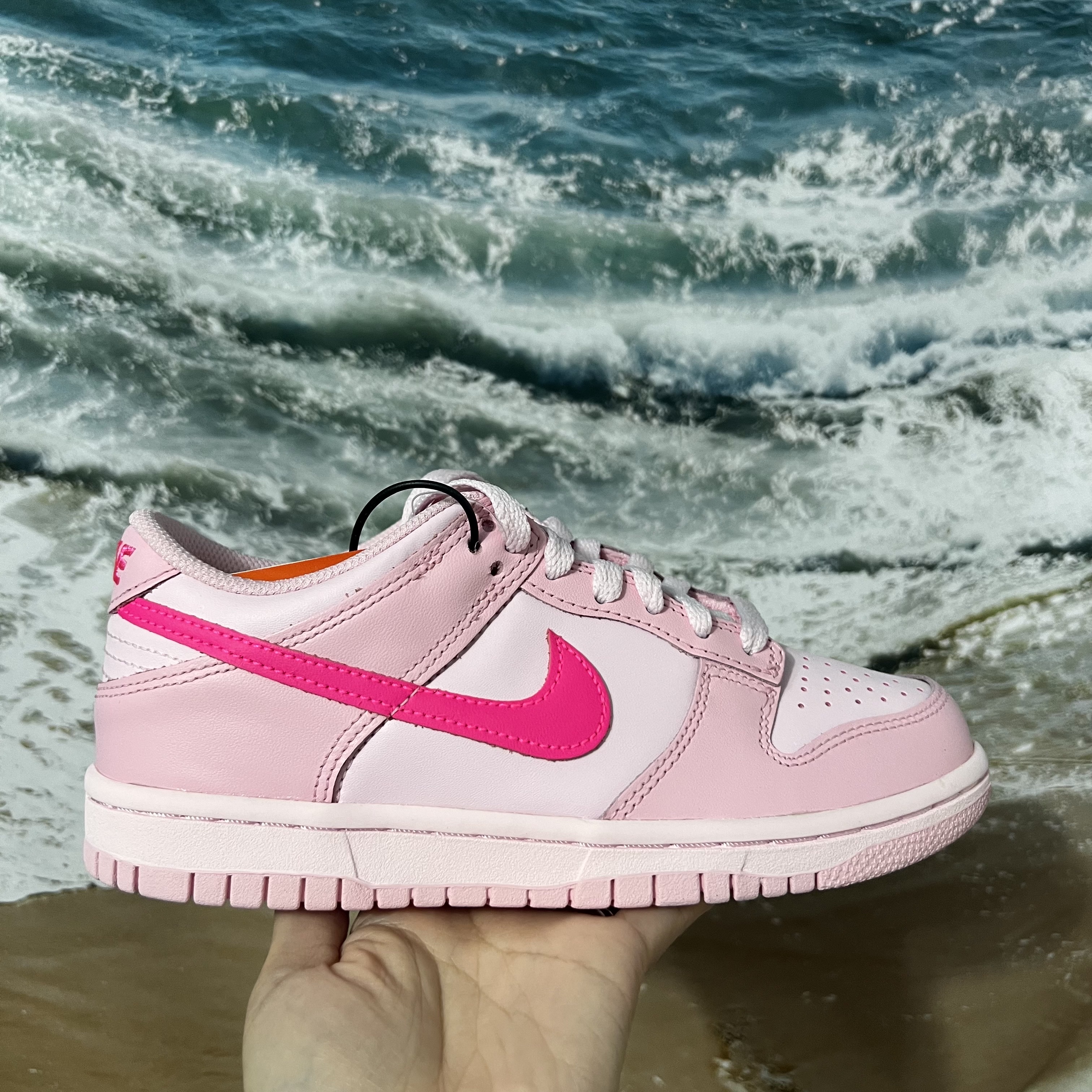 (GS) Nike Dunk Low Triple Pink 착용 스타일 - 1