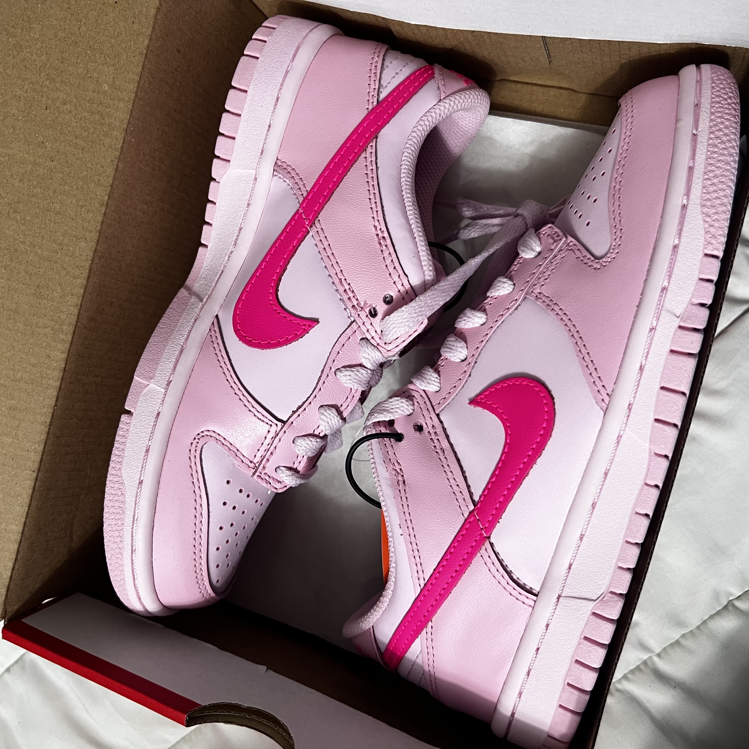 (GS) Nike Dunk Low Triple Pink 착용 스타일 - 2