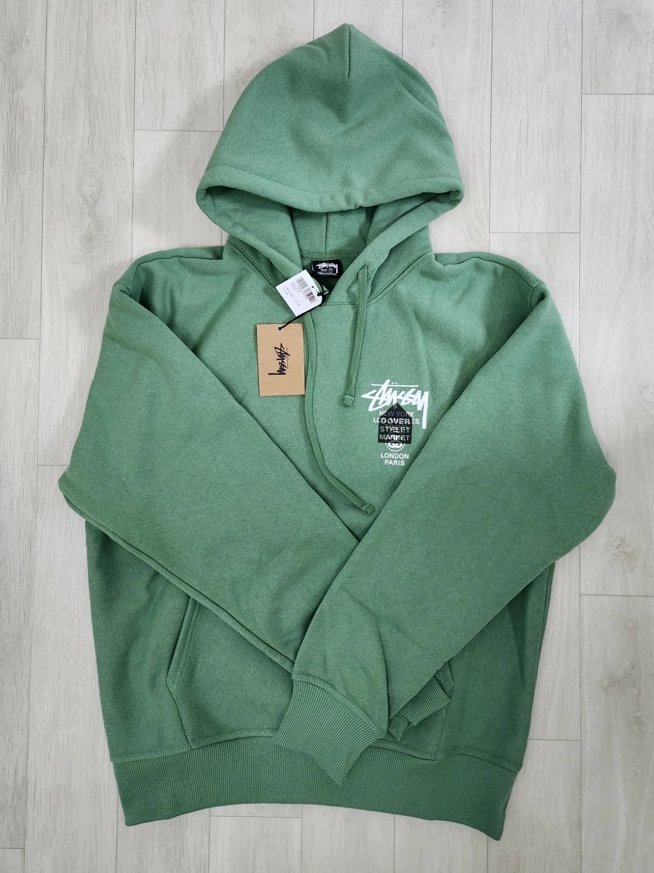 Stussy World Tour Hoodie Green 2022, Stussy DSM World Tour Hoodie Green 2022 착용 스타일 - 1