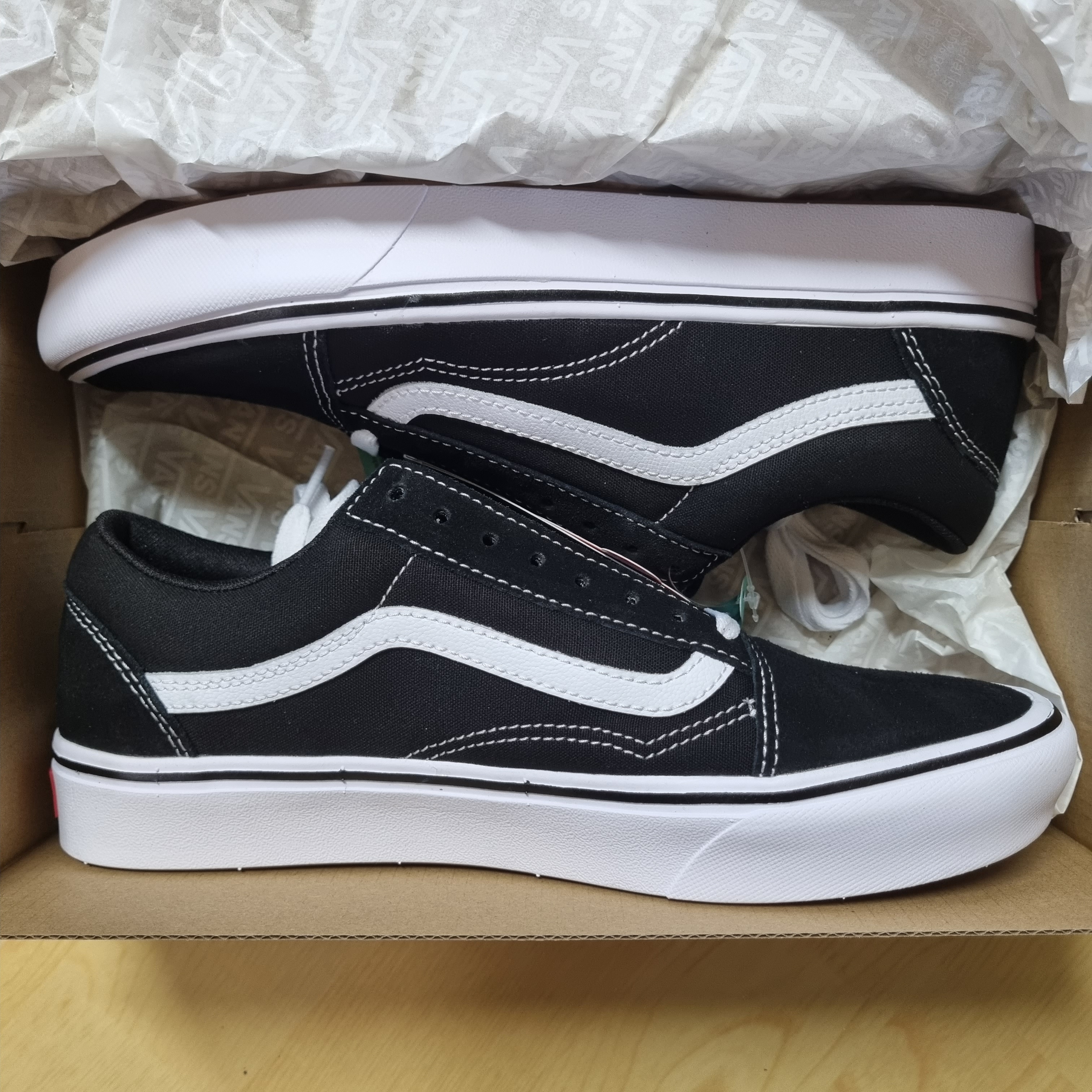 Vans ComfyCush Old Skool Black True white 착용 스타일
