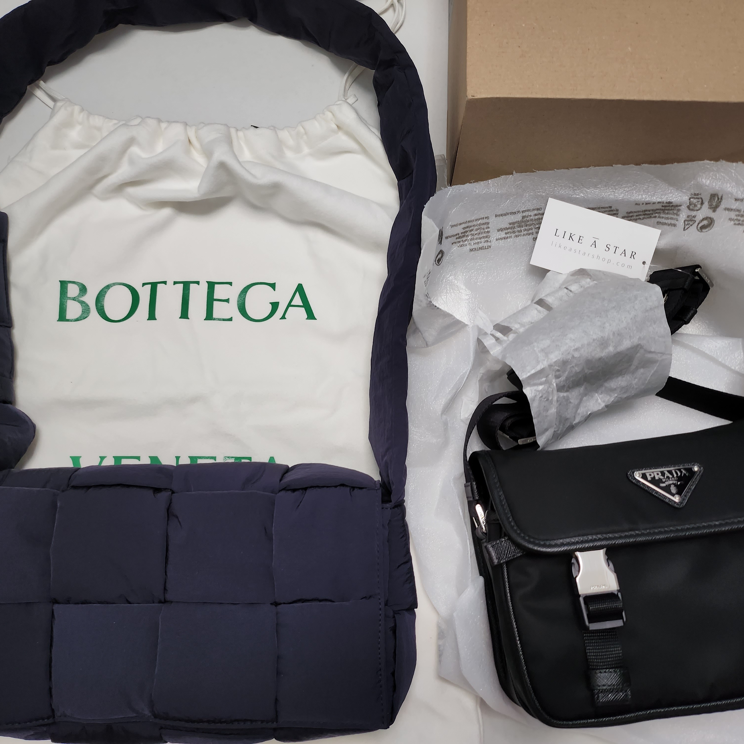 Bottega Veneta Padded Tech Cassette Space, Prada Re-Nylon and Saffiano Leather Shoulder Bag Black 착용 스타일 - 3