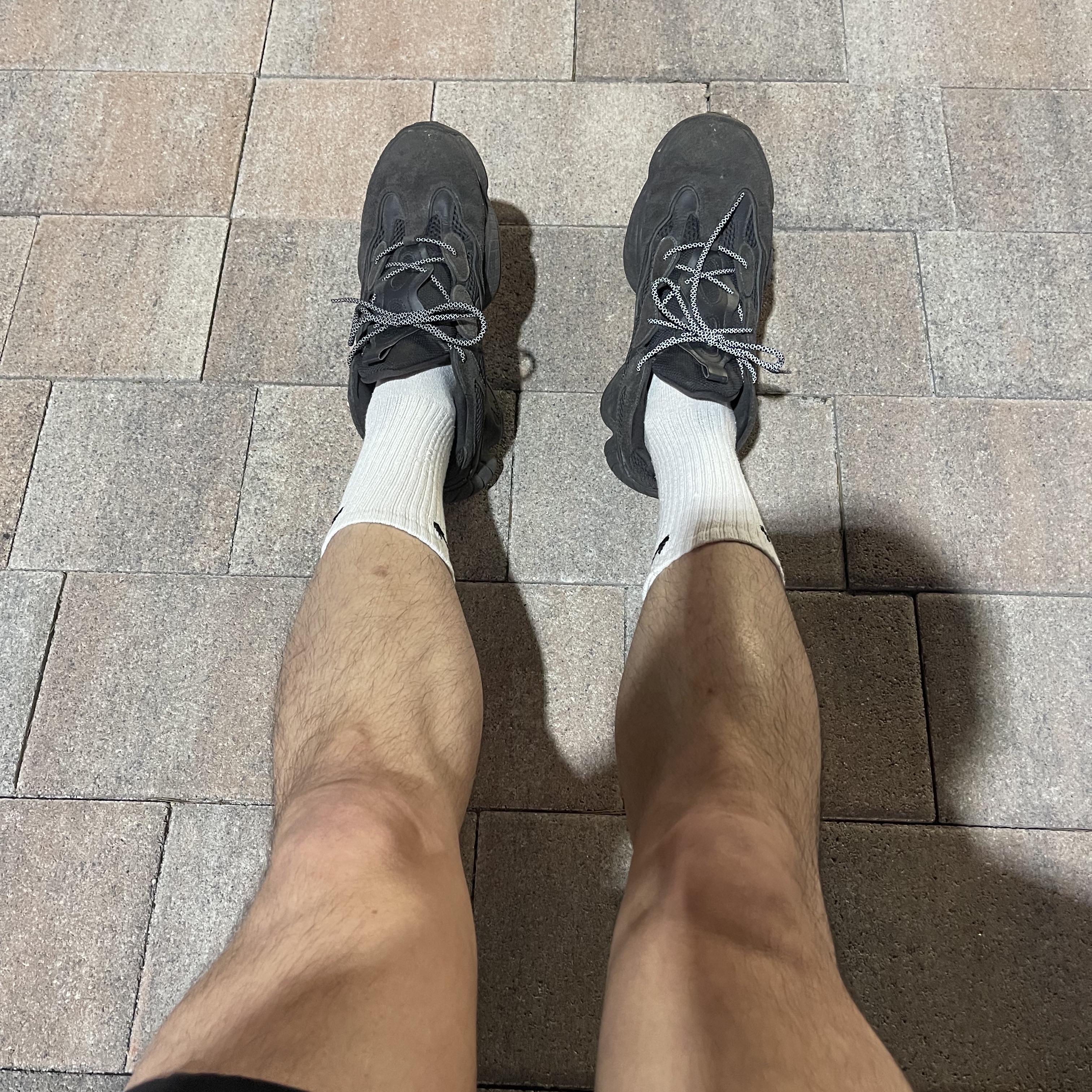 Adidas Yeezy 500 Utility Black 2018/2020 착용 스타일 - 1