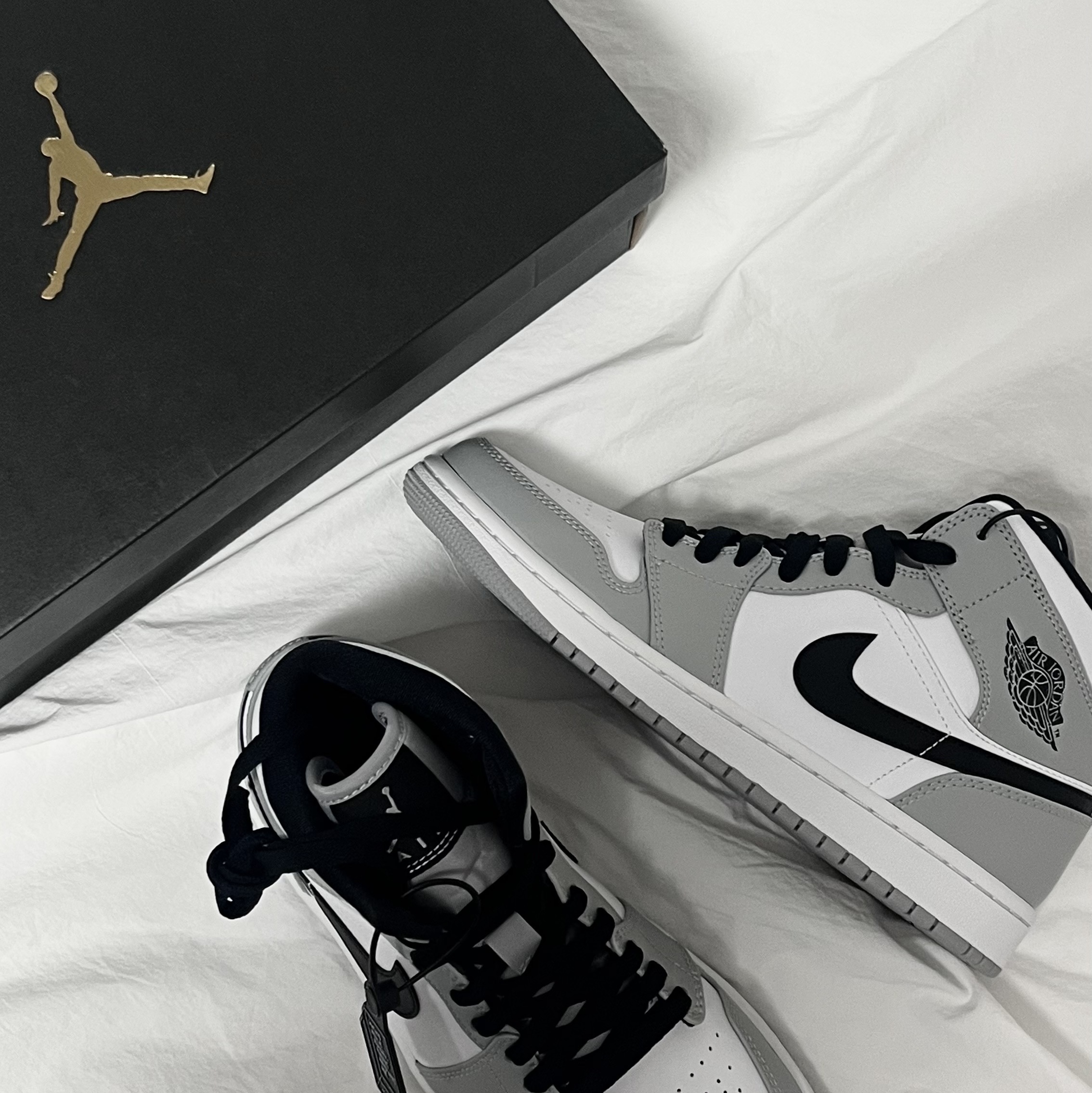 Jordan 1 Mid Light Smoke Grey 착용 스타일