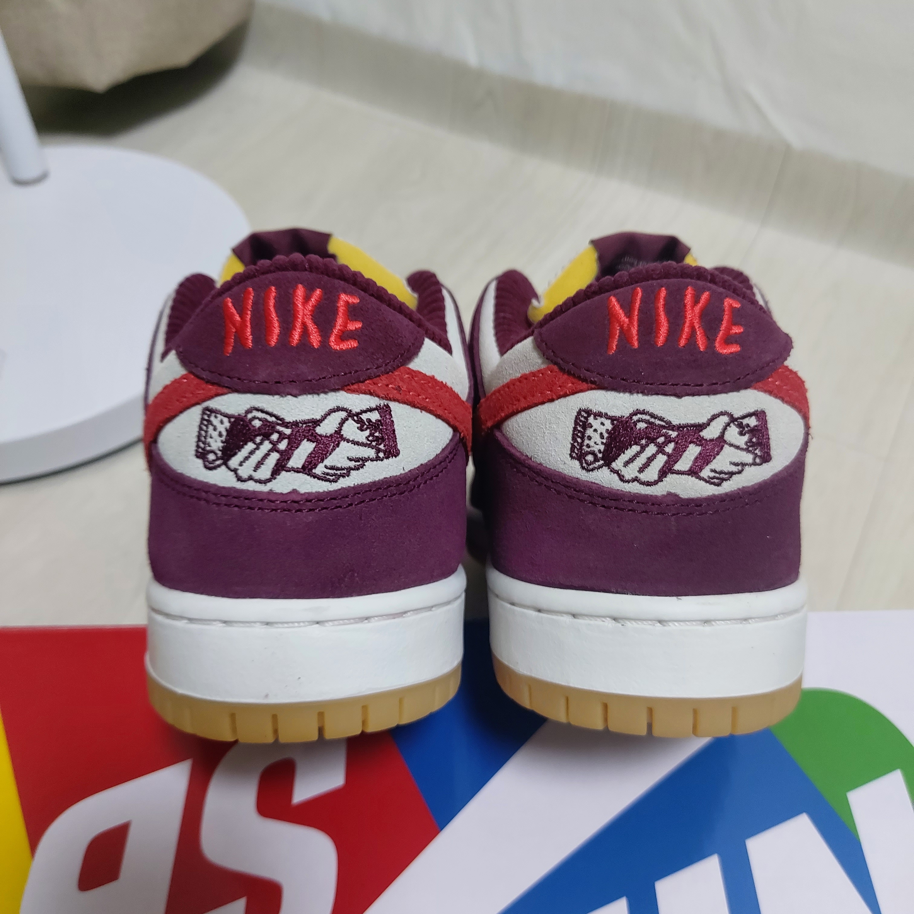 Nike x Skate Like a Girl SB Dunk Low QS Barely Rose 착용 스타일 - 2