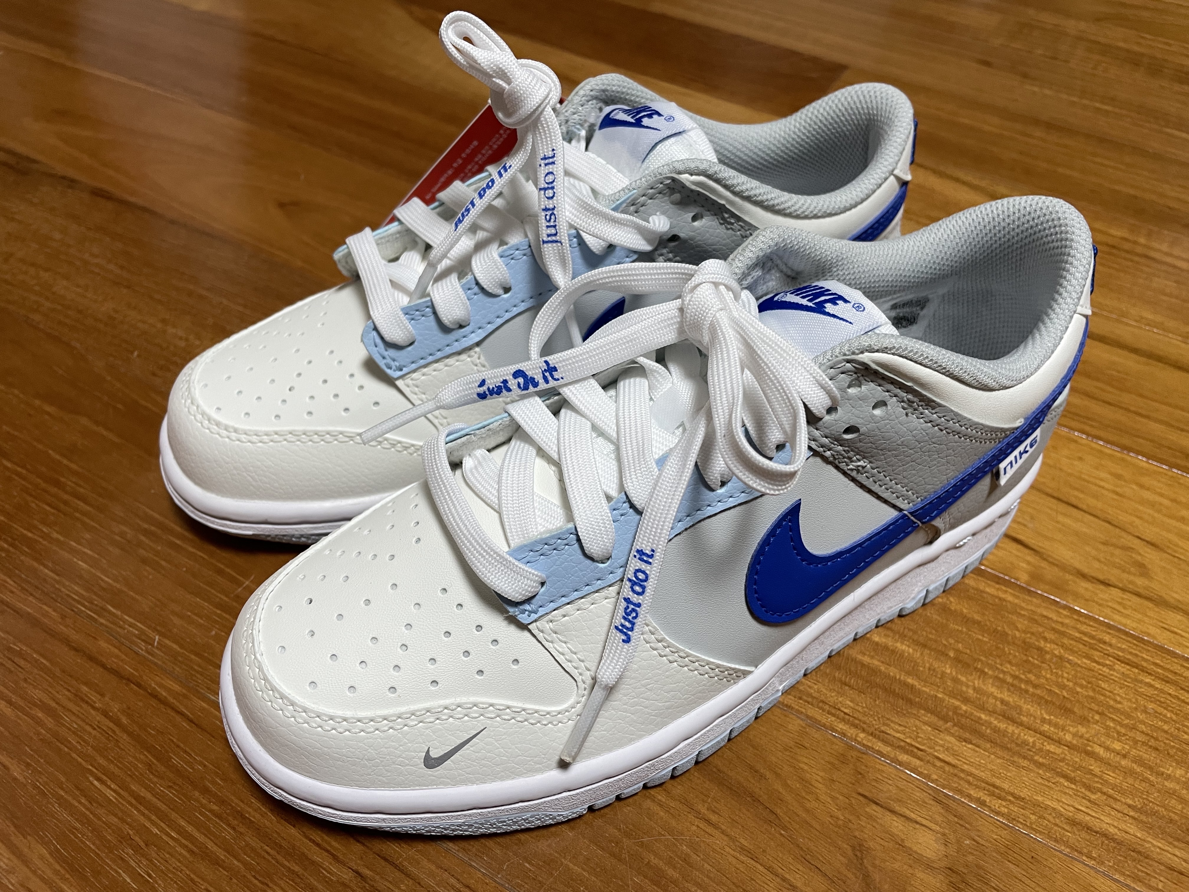 (GS) Nike Dunk Low Ivory Hyper Royal 착용 스타일 - 1