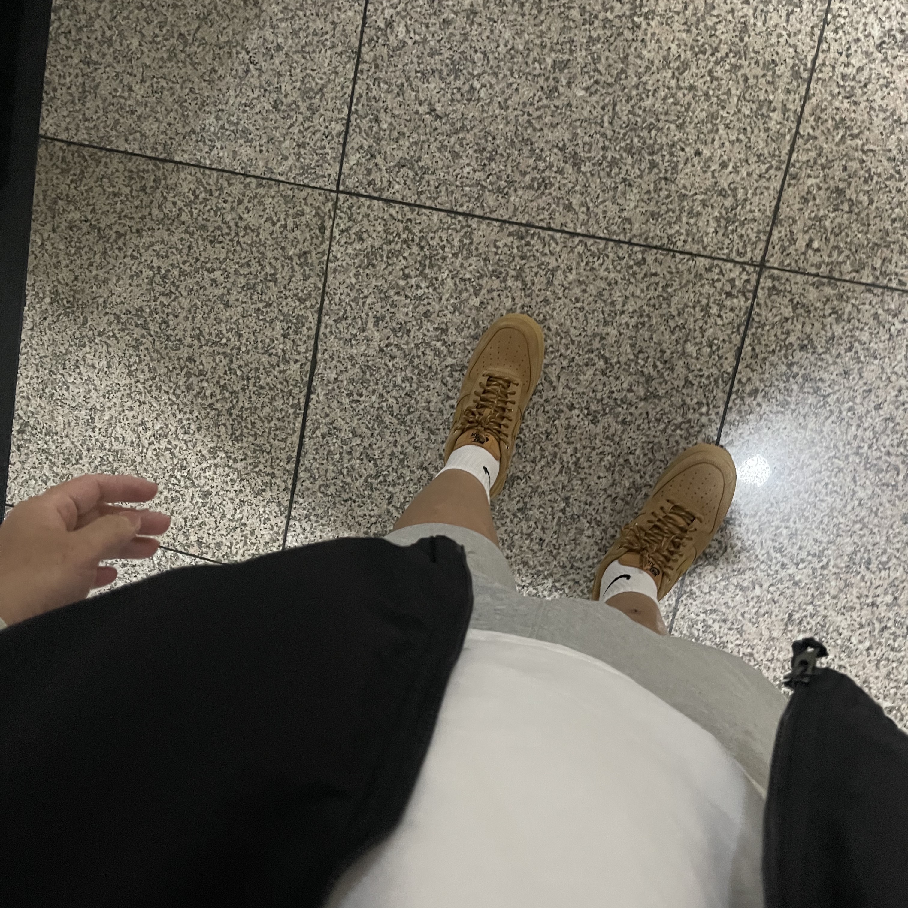 Nike Air Force 1 '07 WB Flax 착용 스타일 - 1