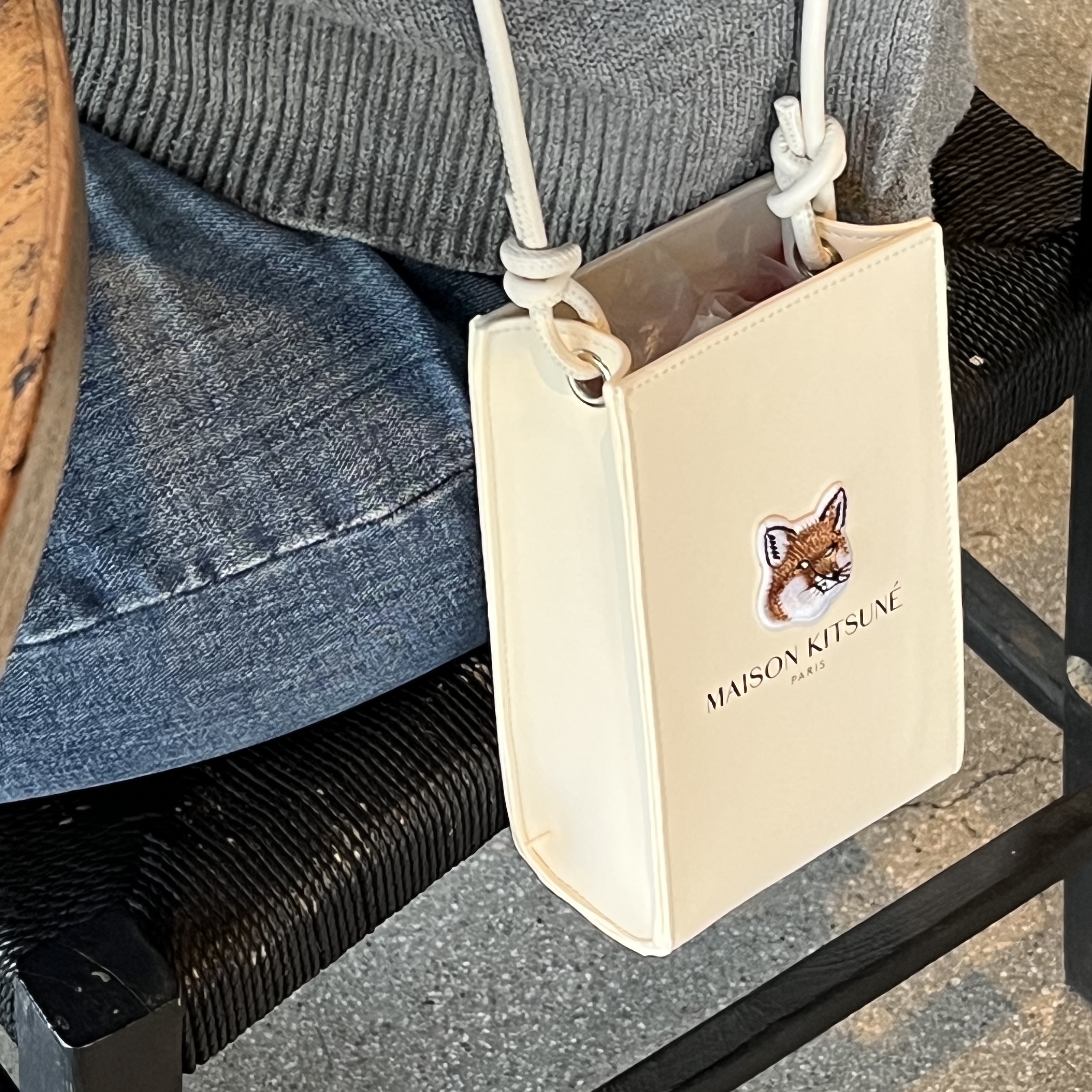 Maison Kitsune x Laneige Crossbody Bag 착용 스타일