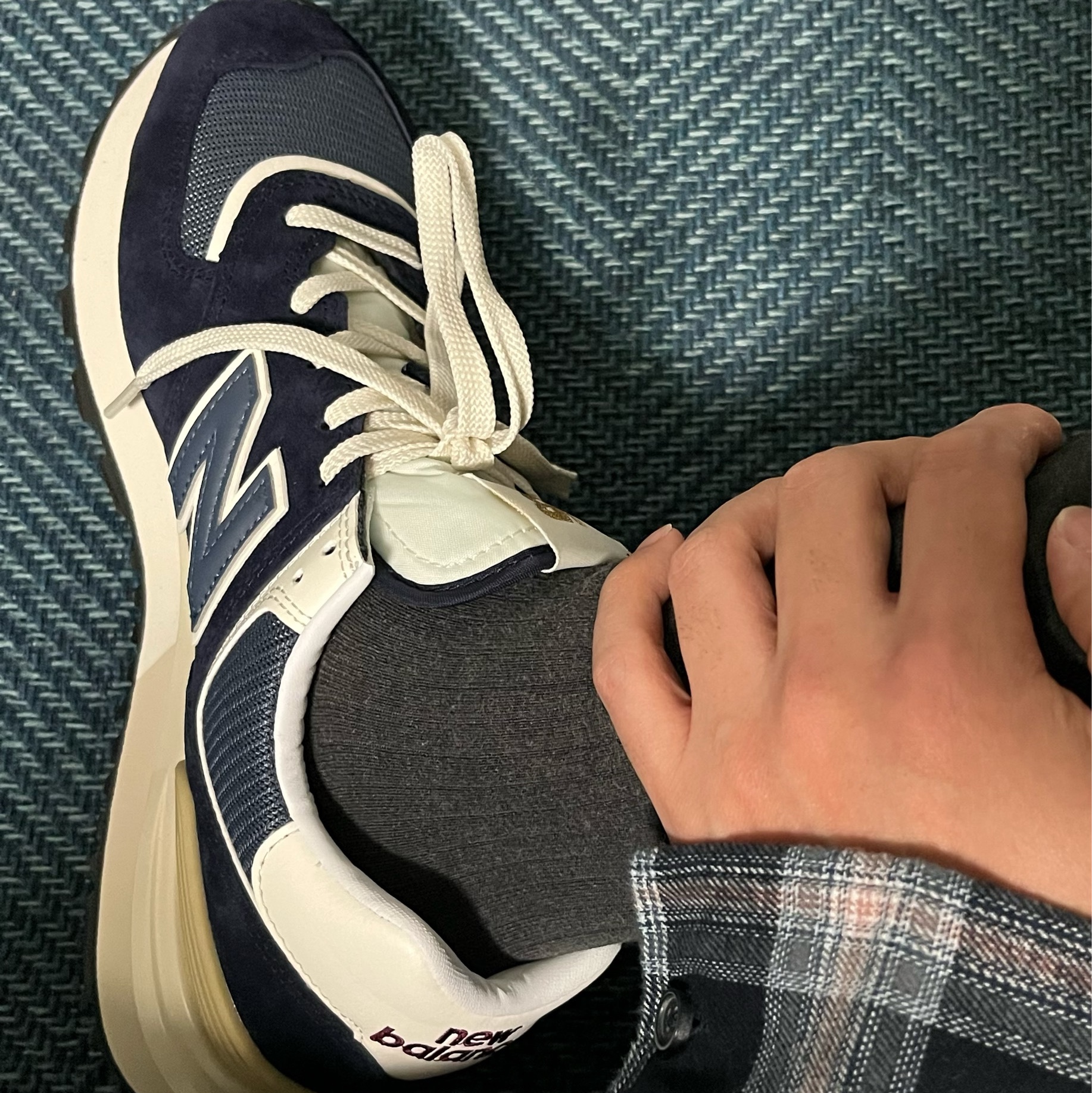 New Balance 574 Legacy Navy 착용 스타일