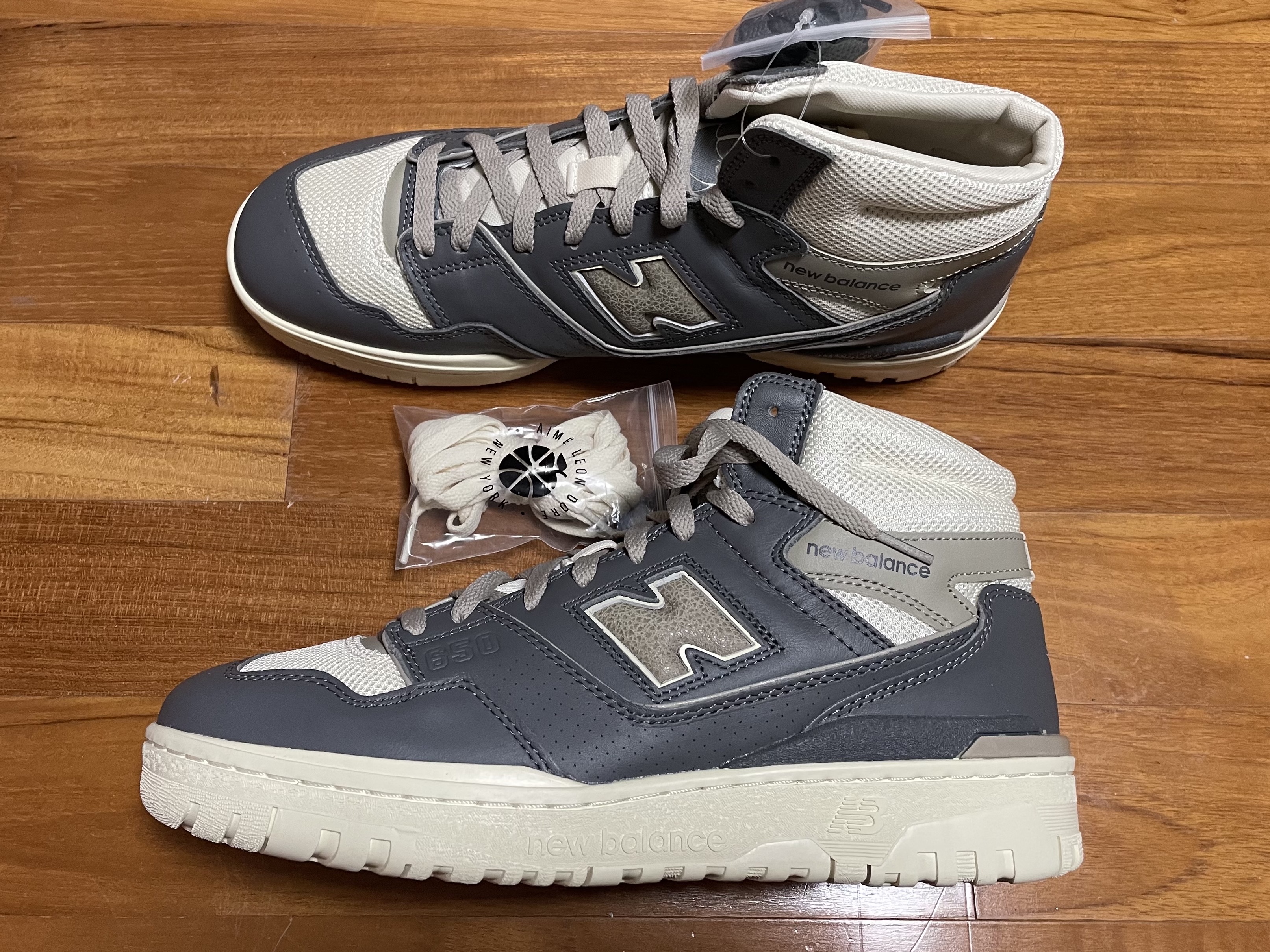 New Balance x Aime Leon Dore 650R Dark Grey 착용 스타일 - 2