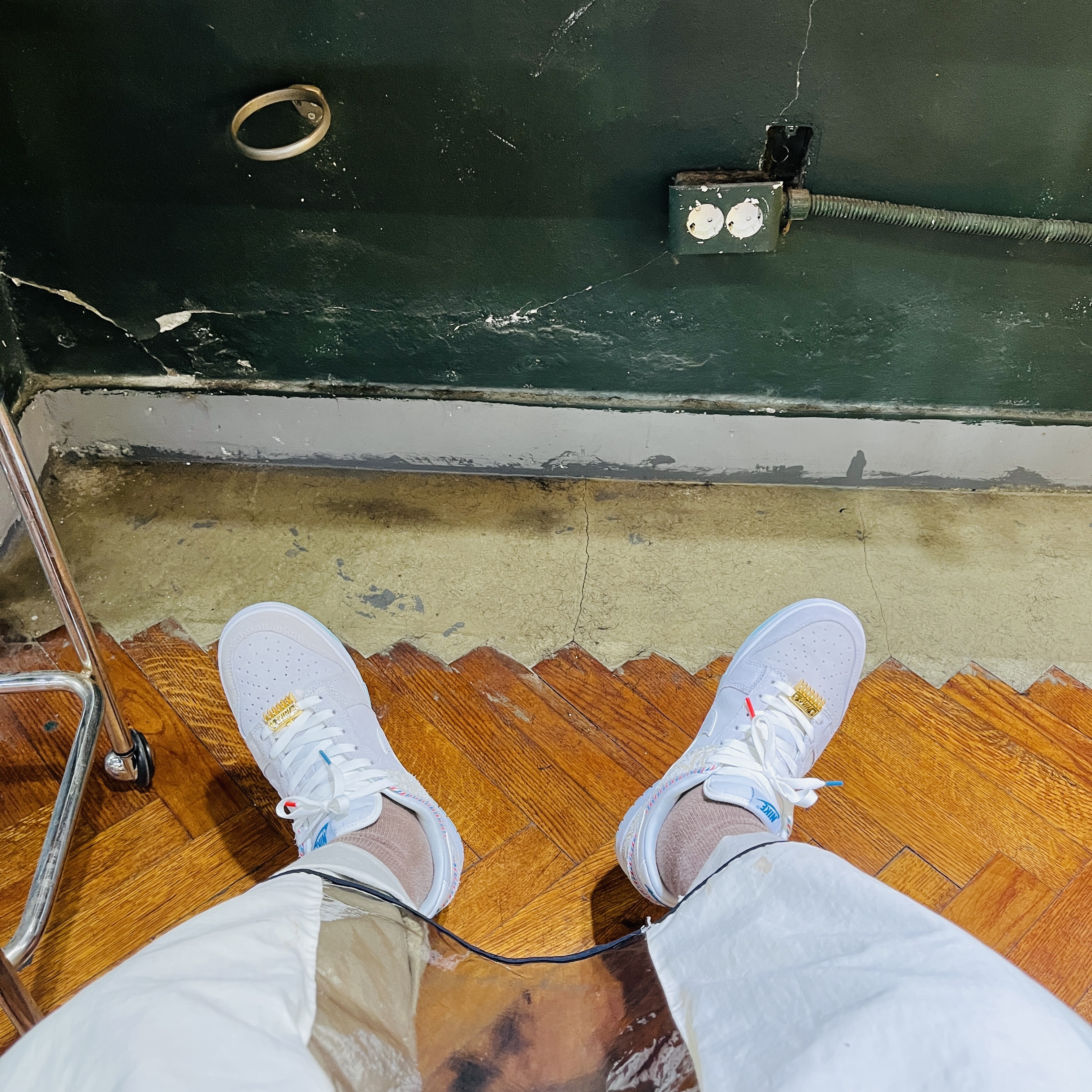 Nike Dunk Low Retro SE Barber Shop Grey 착용 스타일