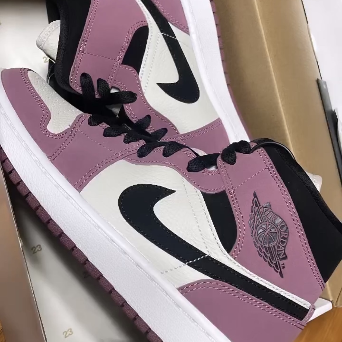 (W) Jordan 1 Mid SE Light Mulberry 착용 스타일