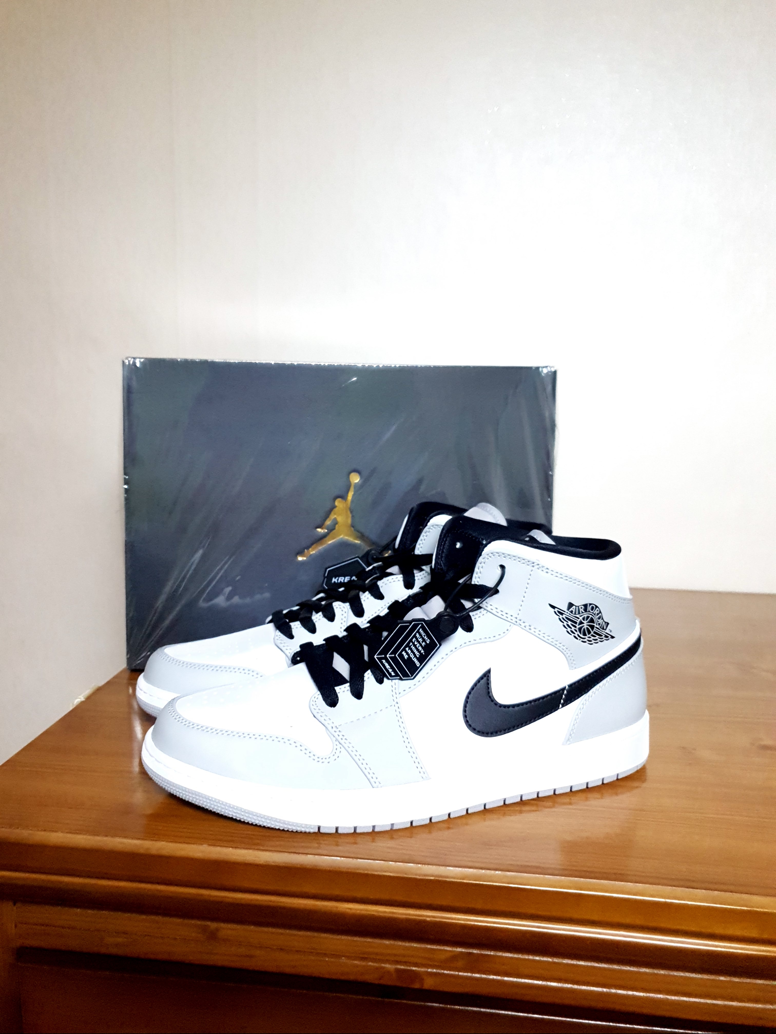 Jordan 1 Mid Light Smoke Grey 착용 스타일
