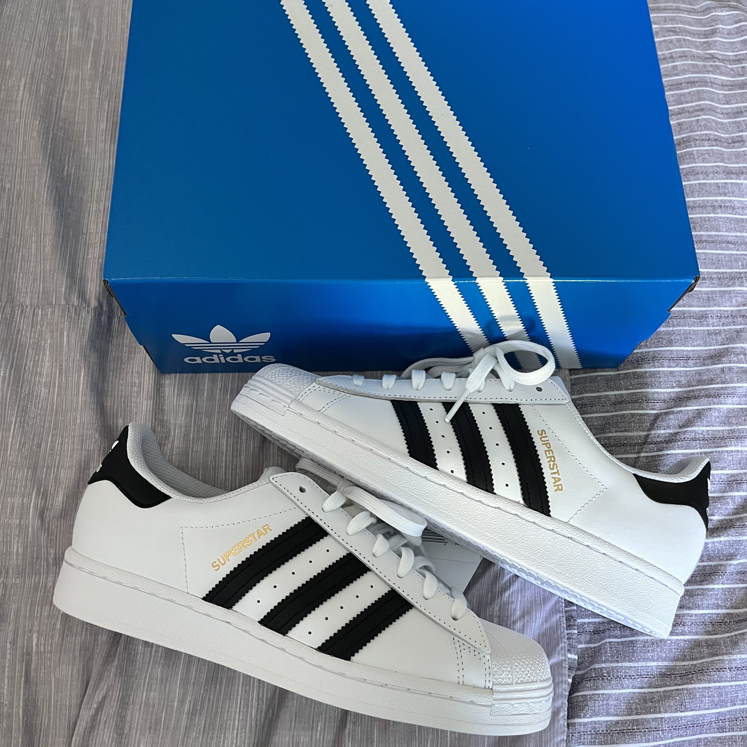 Adidas Superstar White Black 착용 스타일 - 1