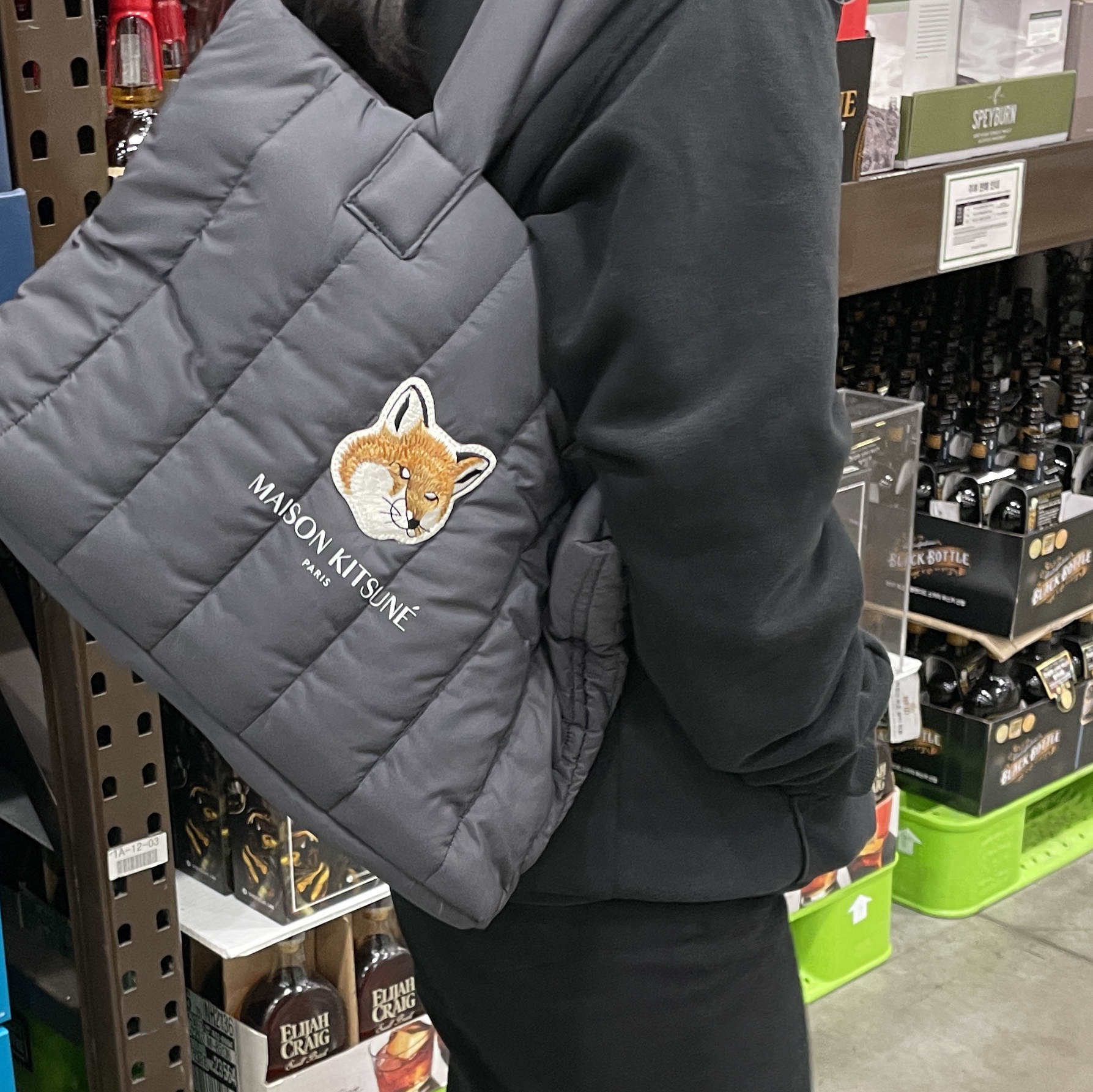 Maison Kitsune x Laneige Padded Bag Navy 착용 스타일