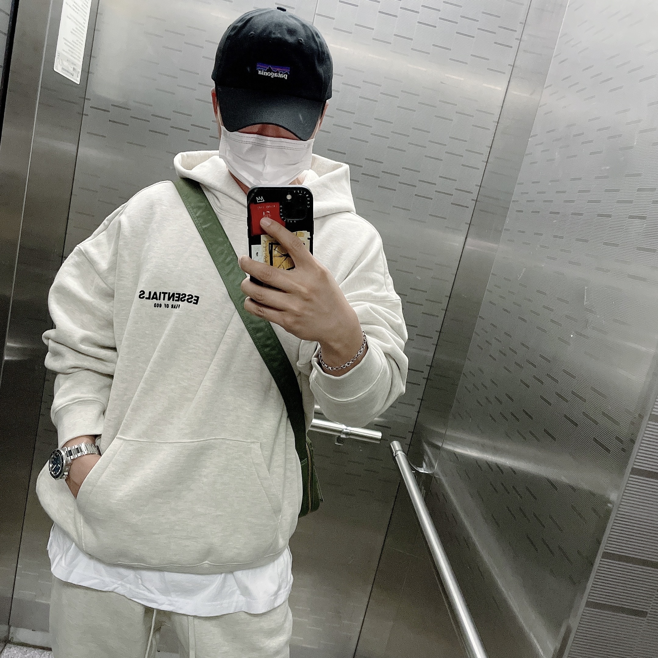 Essentials The Core Collection Hoodie Light Oatmeal, Essentials The Core Collection Sweatpants Light Oatmeal 착용 스타일