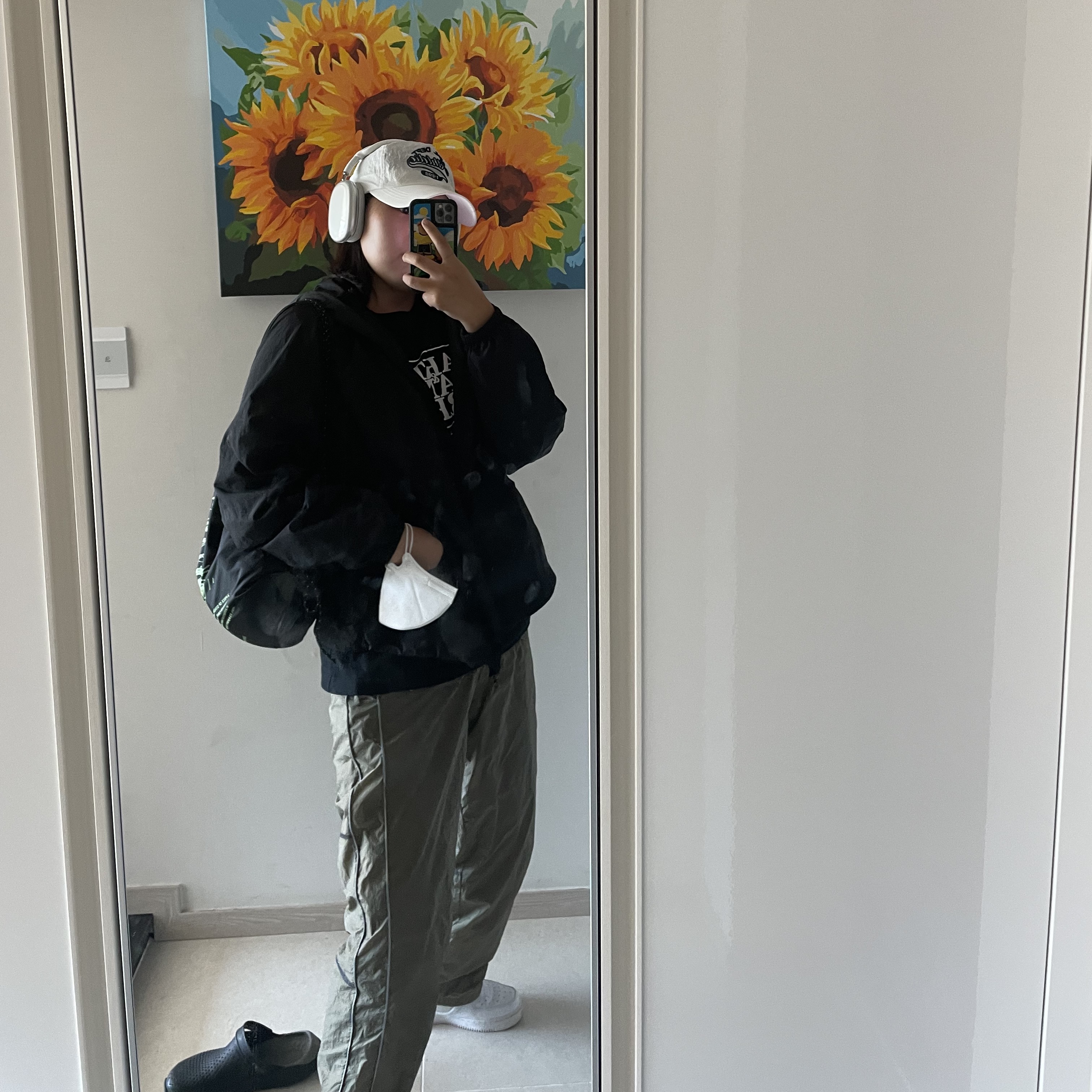 Apple AirPods Max Lightning Silver (Korean Ver.), Nike Air Force 1 '07 Low White 착용 스타일